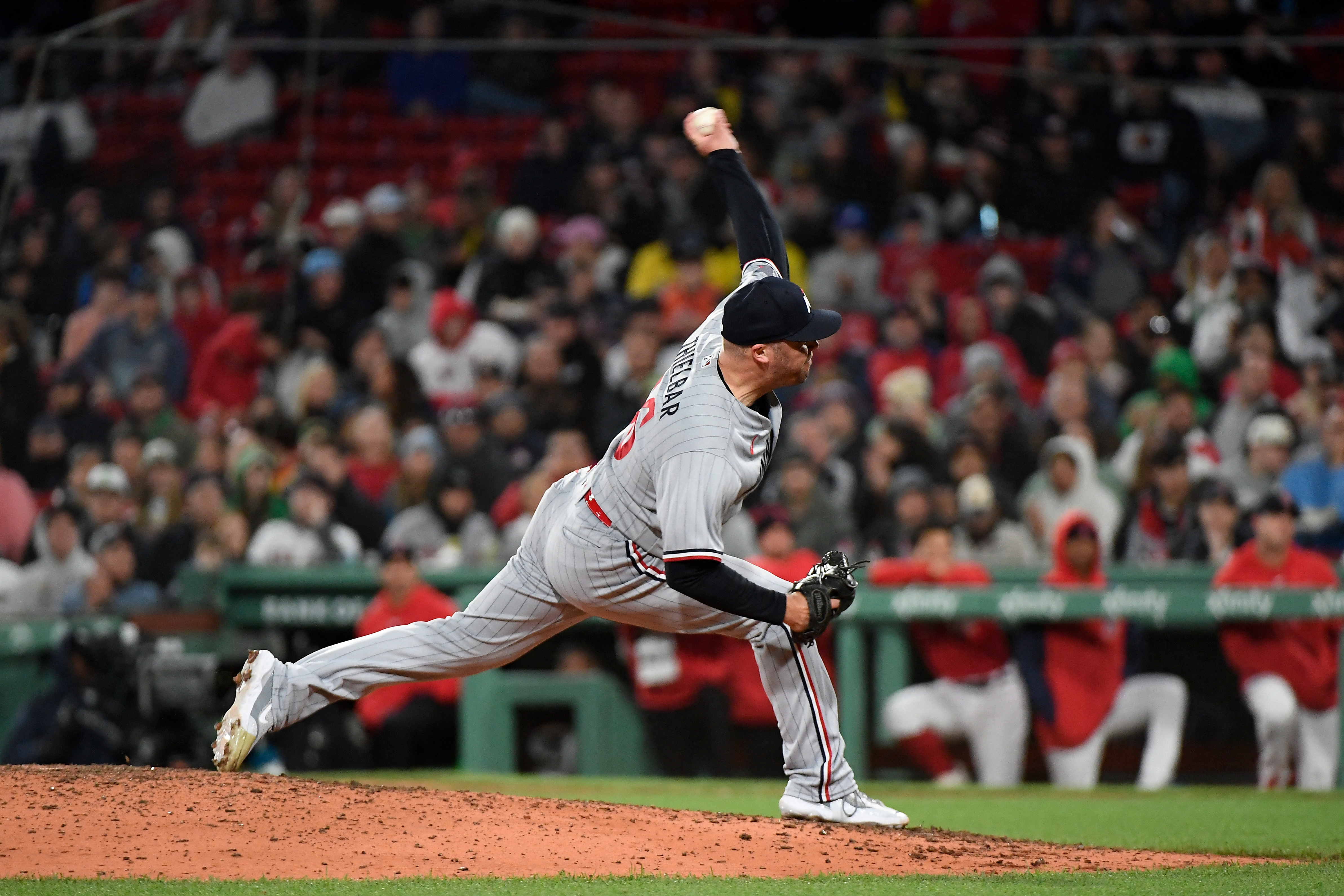 Red Sox score three in 10th inning to overtake Twins