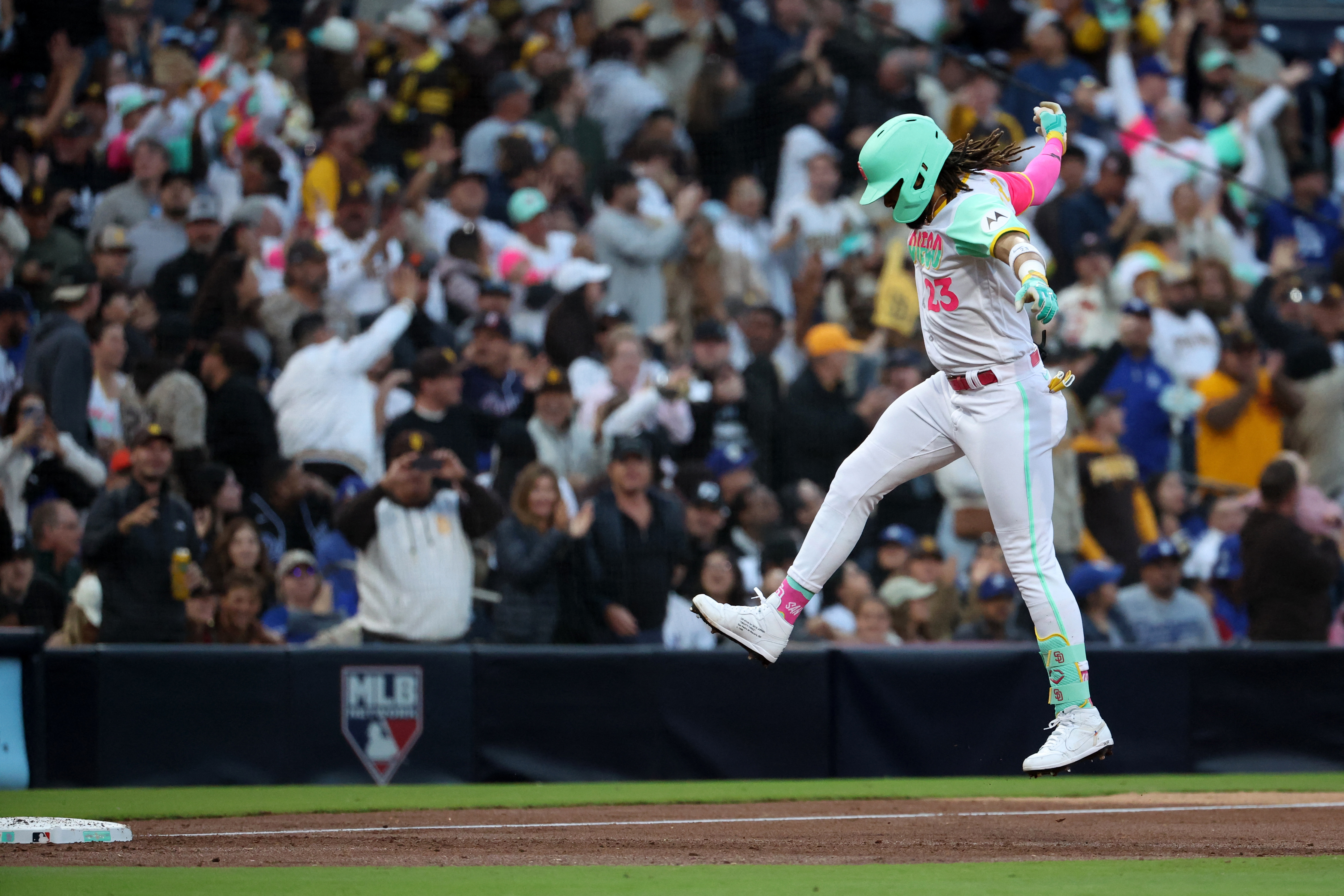 Fernando Tatis Jr. homers twice as Padres avoid sweep vs. D-backs