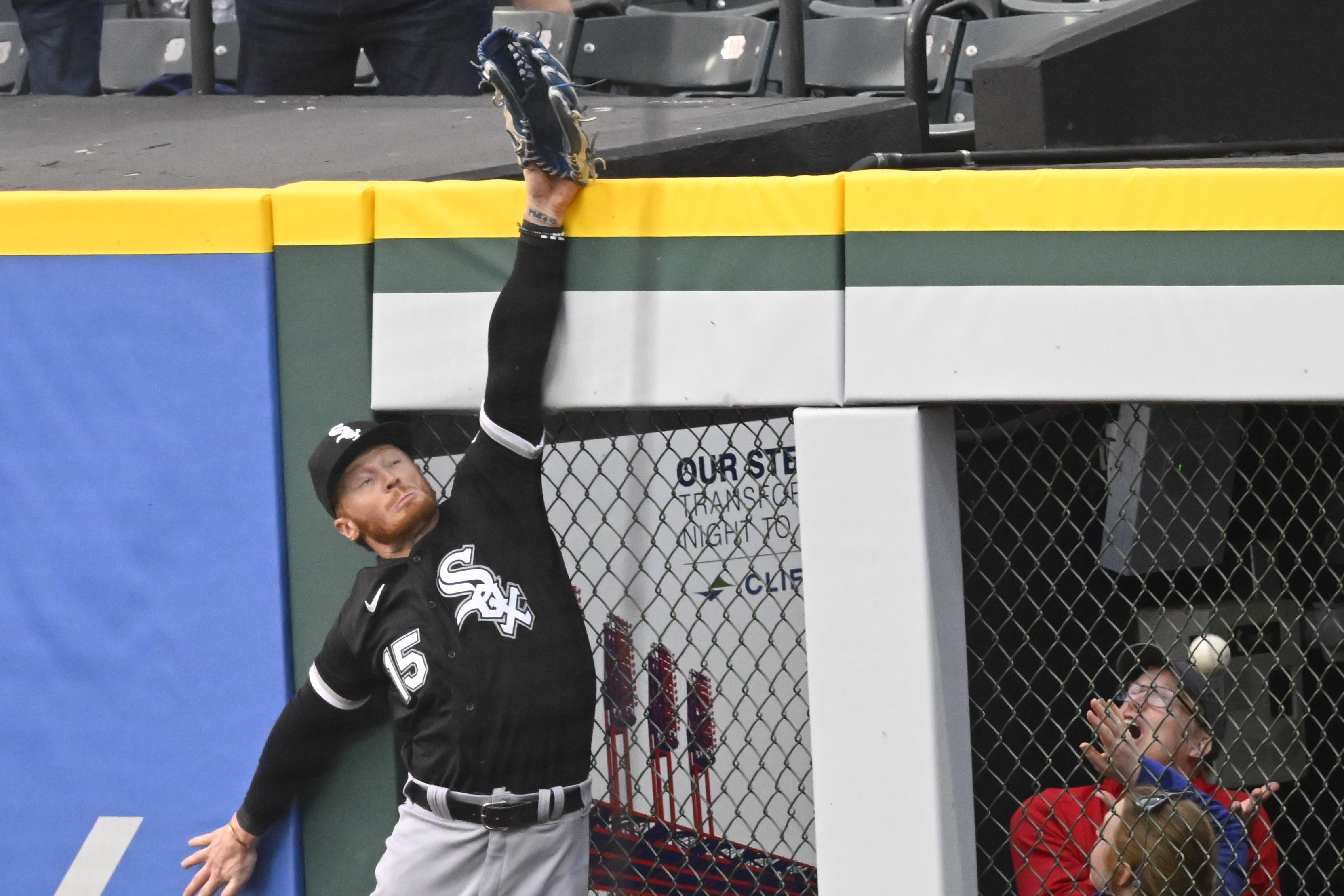 Buehrle roughed up in Twins' victory over White Sox