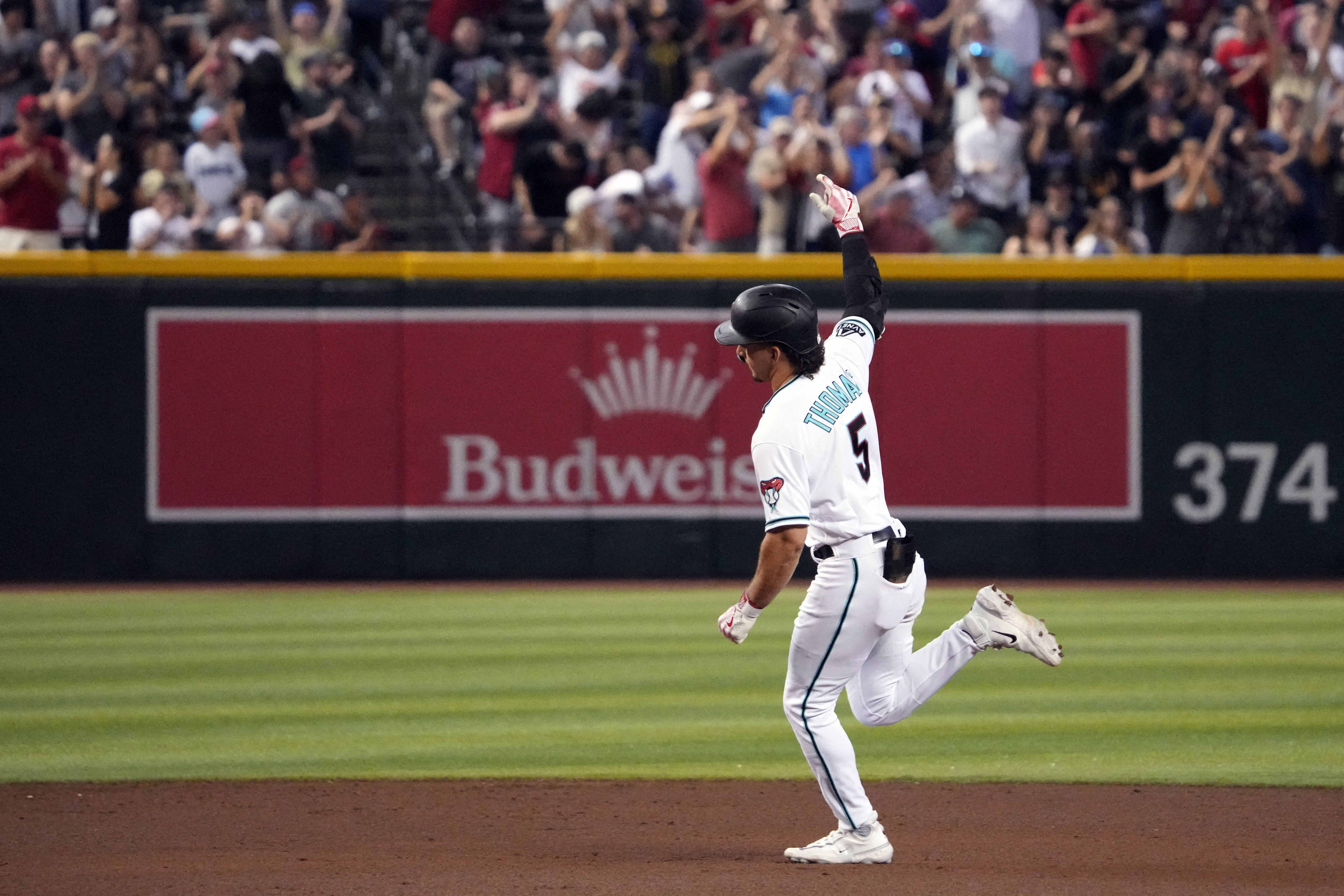 carroll delivers game-winning hit as D-backs top Pirates