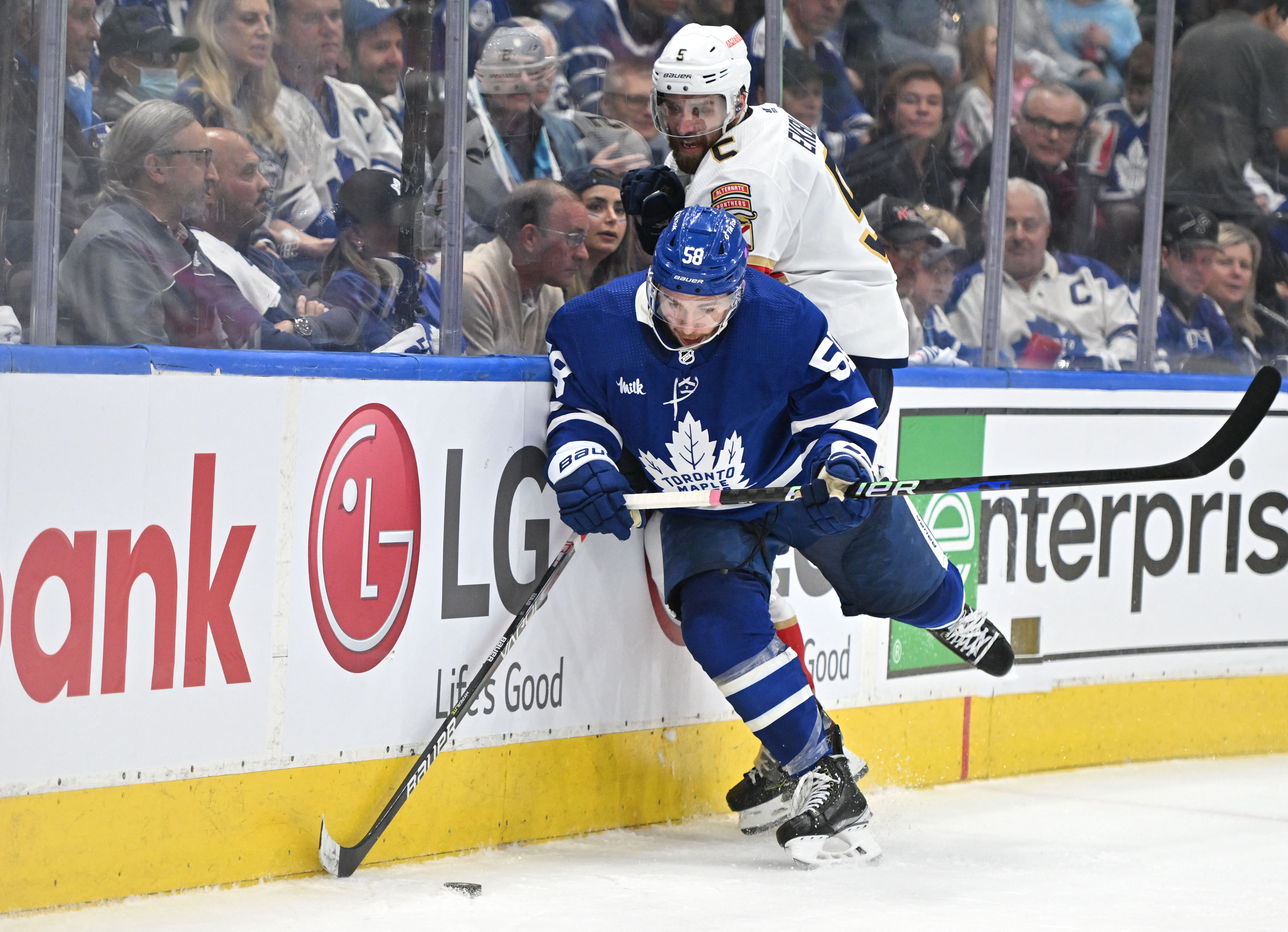 Lightning double up Maple Leafs 4-2