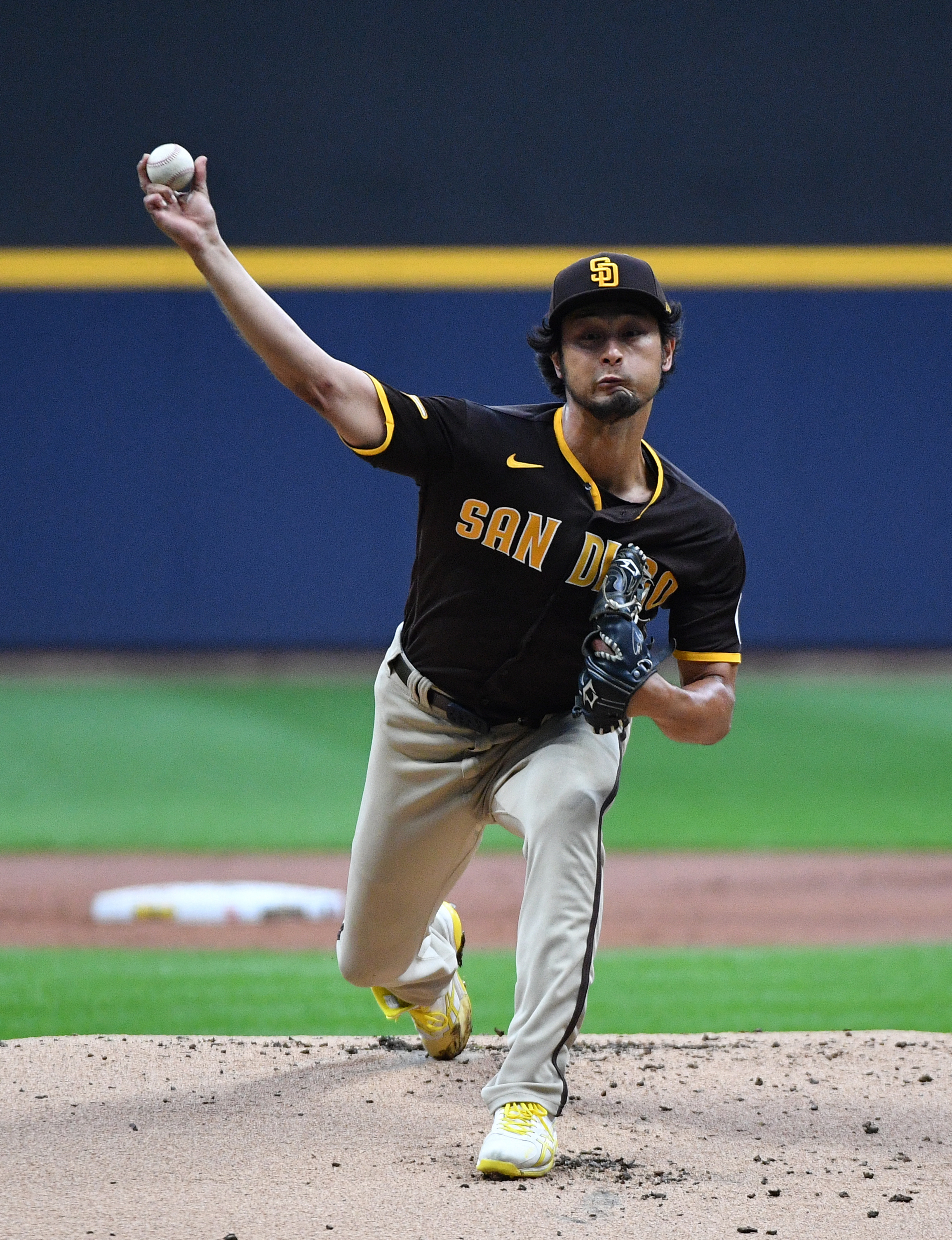 Rowdy Tellez's 3-run blast helps send Brewers past Padres