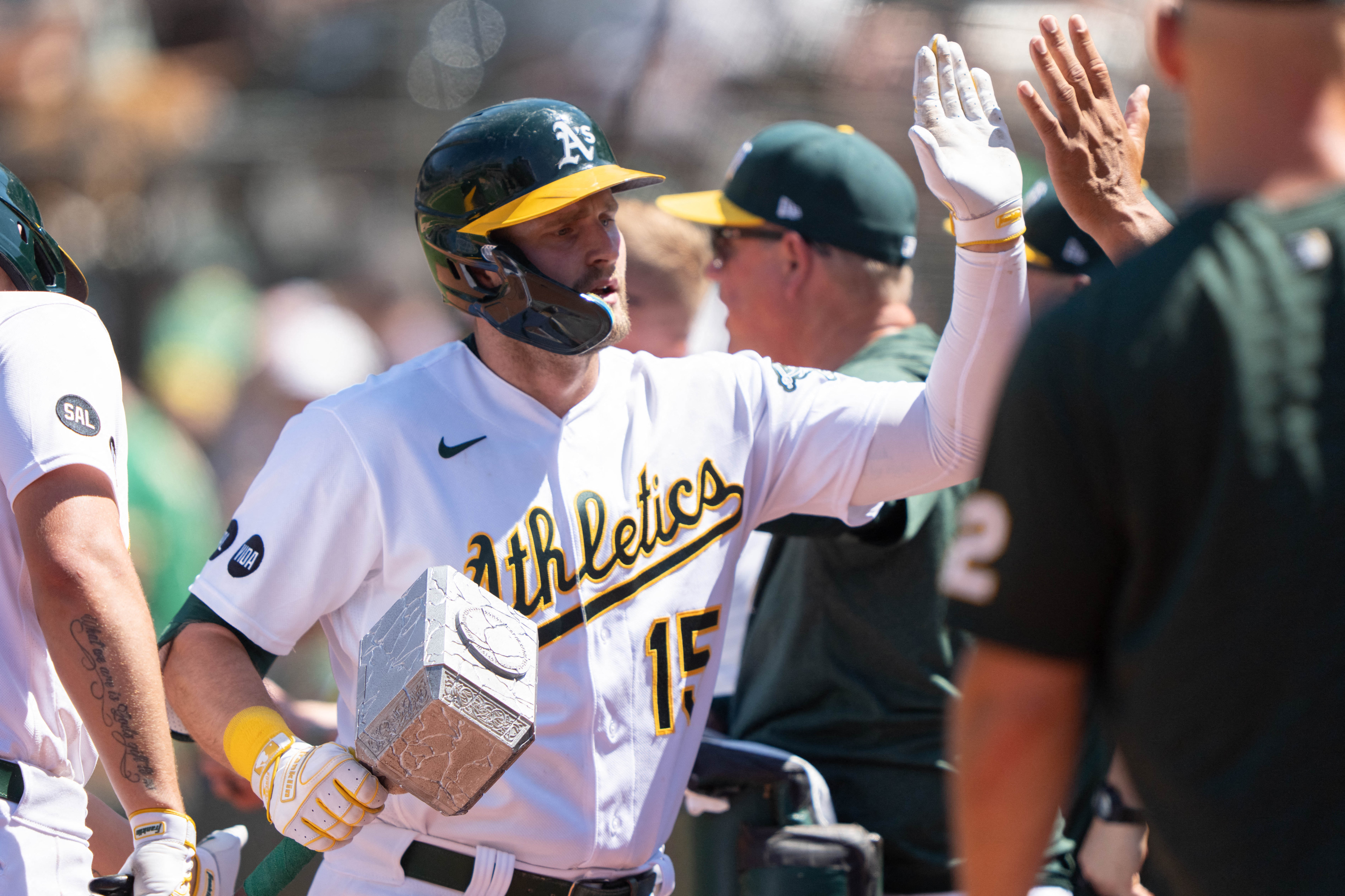 Andrus' 10th-inning error gives A's 7-6 win over White Sox - CBS Chicago