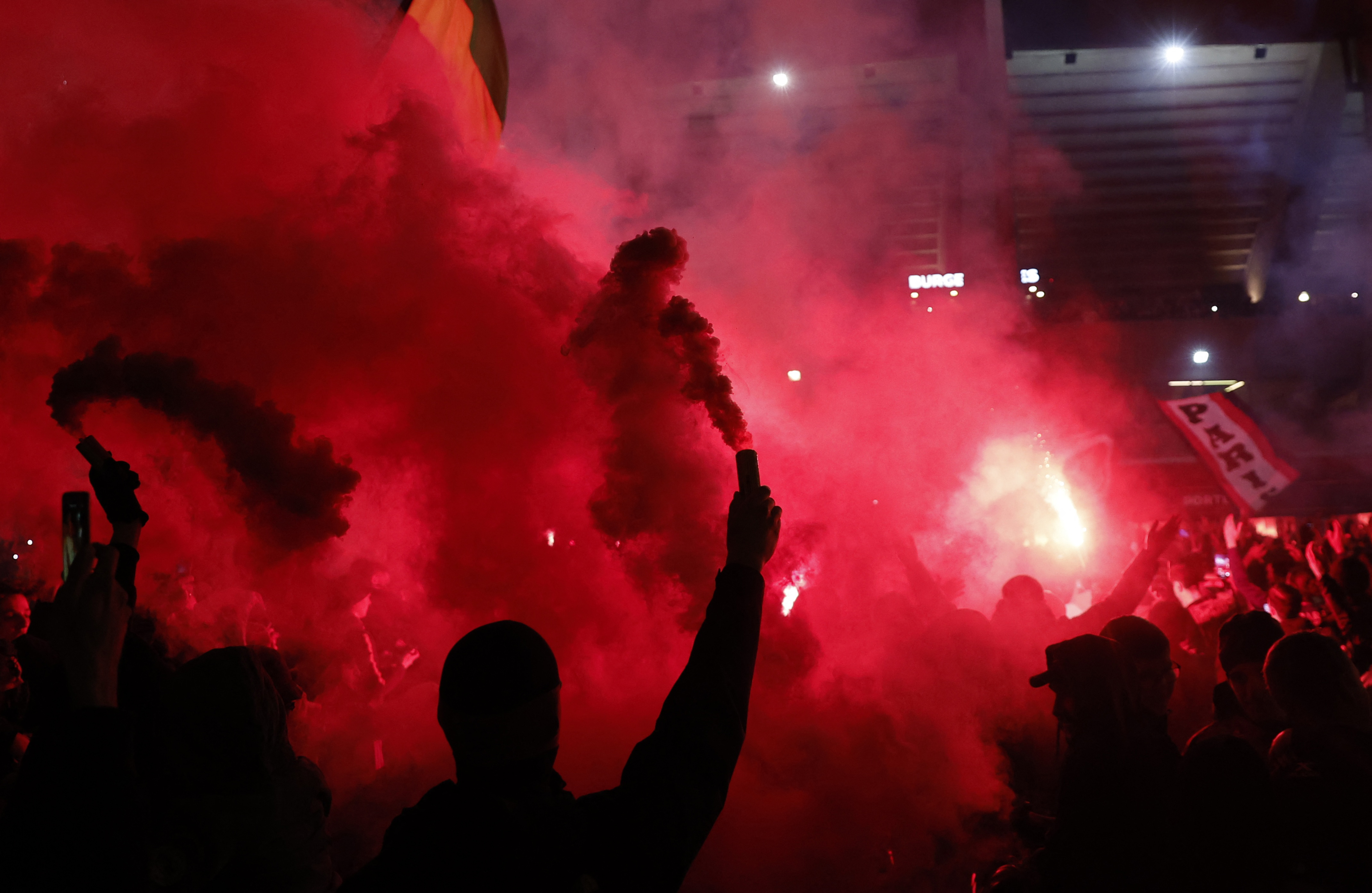 PSG win the points – and all but secure the title – but Lens have the best  tunes, Ligue 1