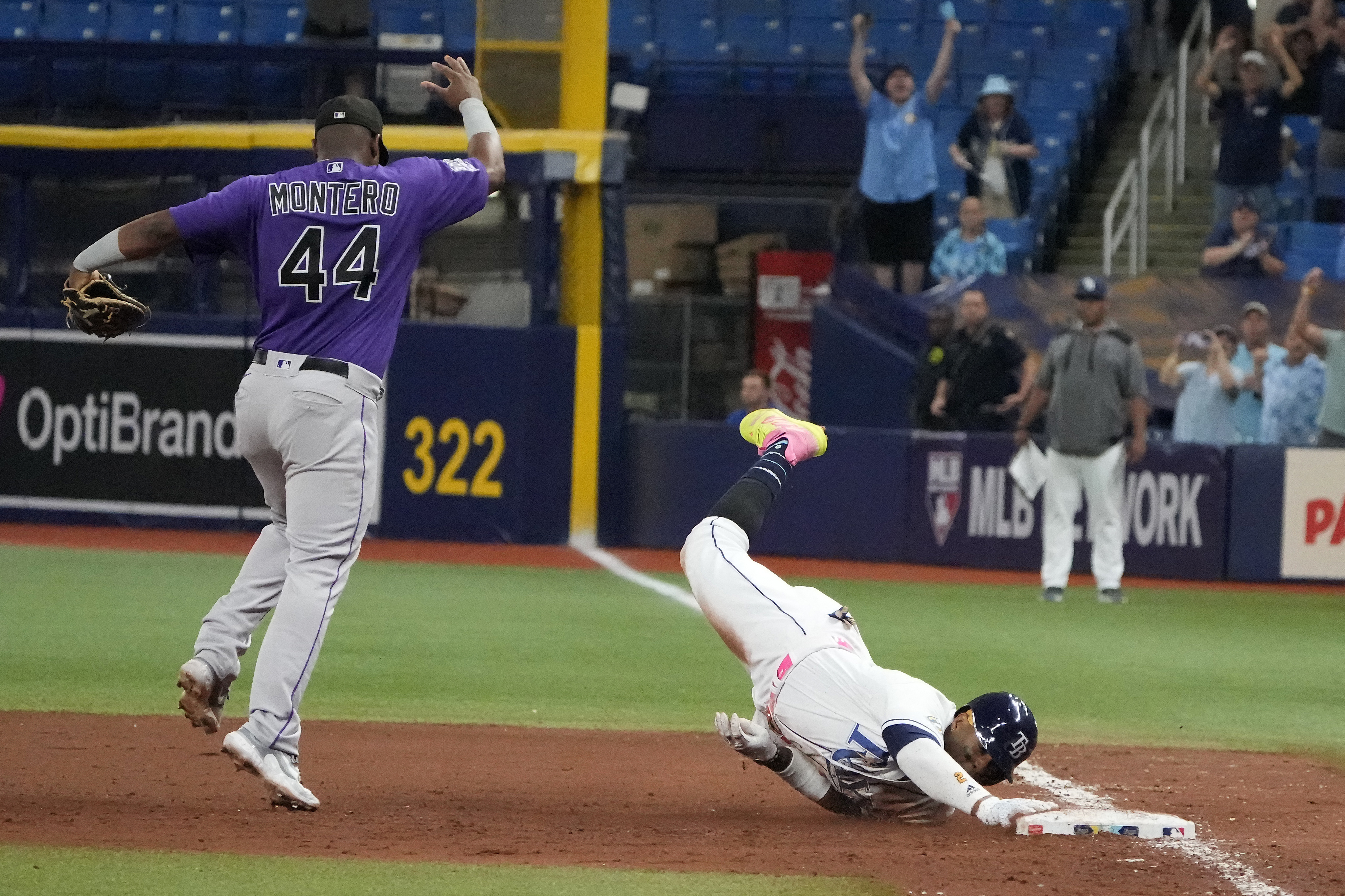 Brandon Lowe's walk-off single completes Rays' comeback over