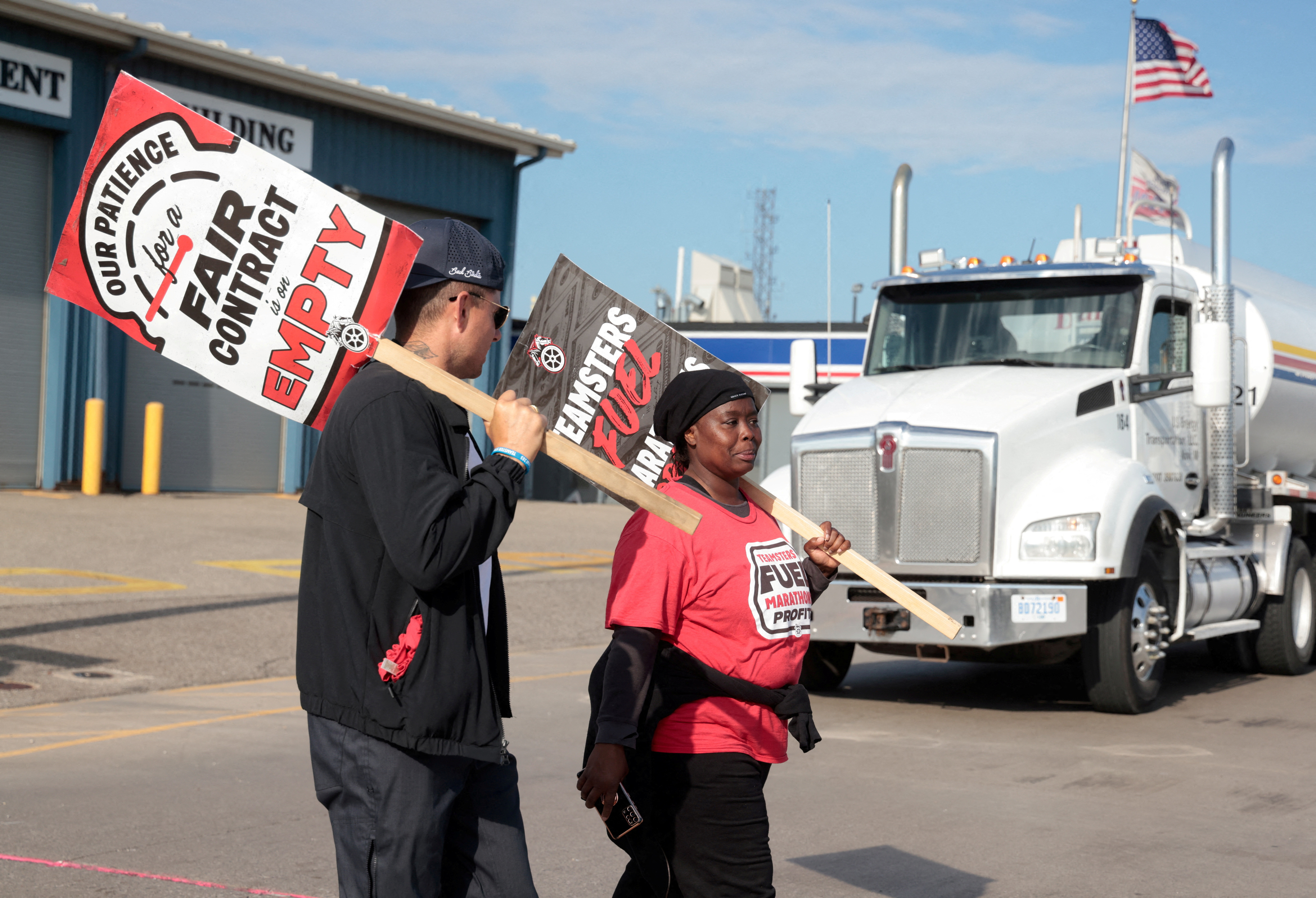 Workers on strike at Marathon Petroleum’s (MPC.N) Detroit refinery walk the picket line in Detroit