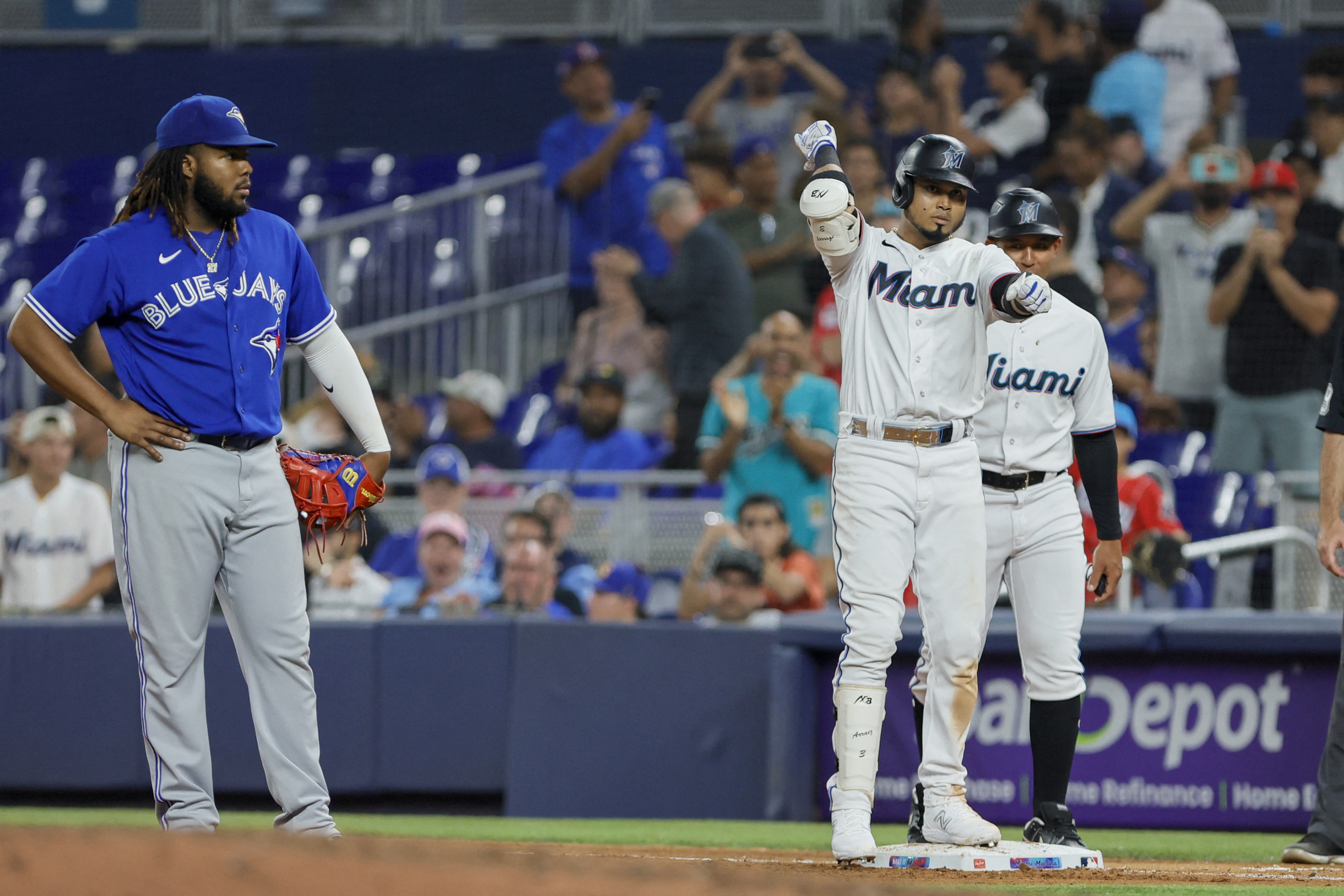 Luis Arraez goes 5 for 5 and lifts average to .400 as the Marlins rout the  Blue Jays 11-0 - NBC Sports