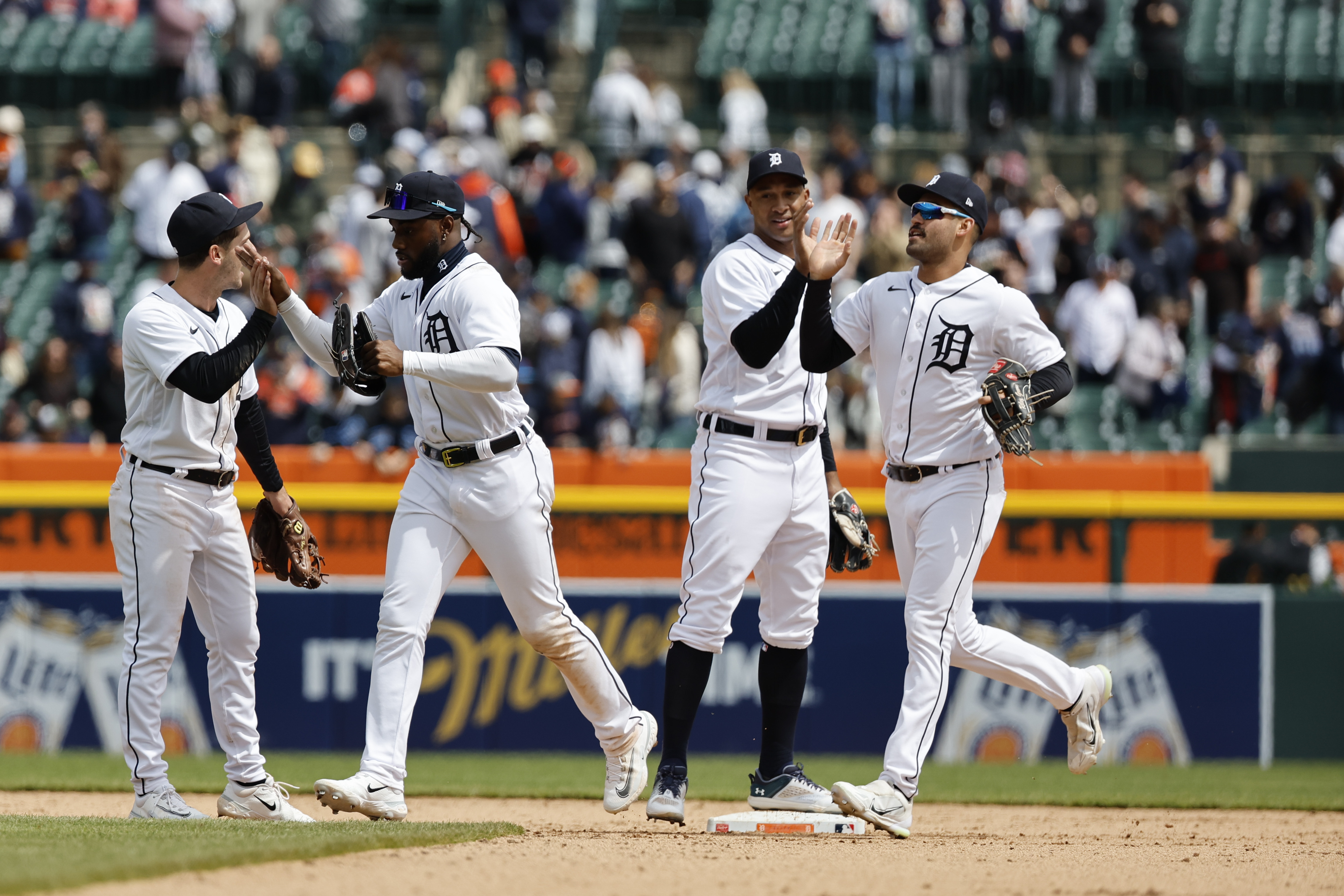 Twins wild walk-off propels them over Tigers