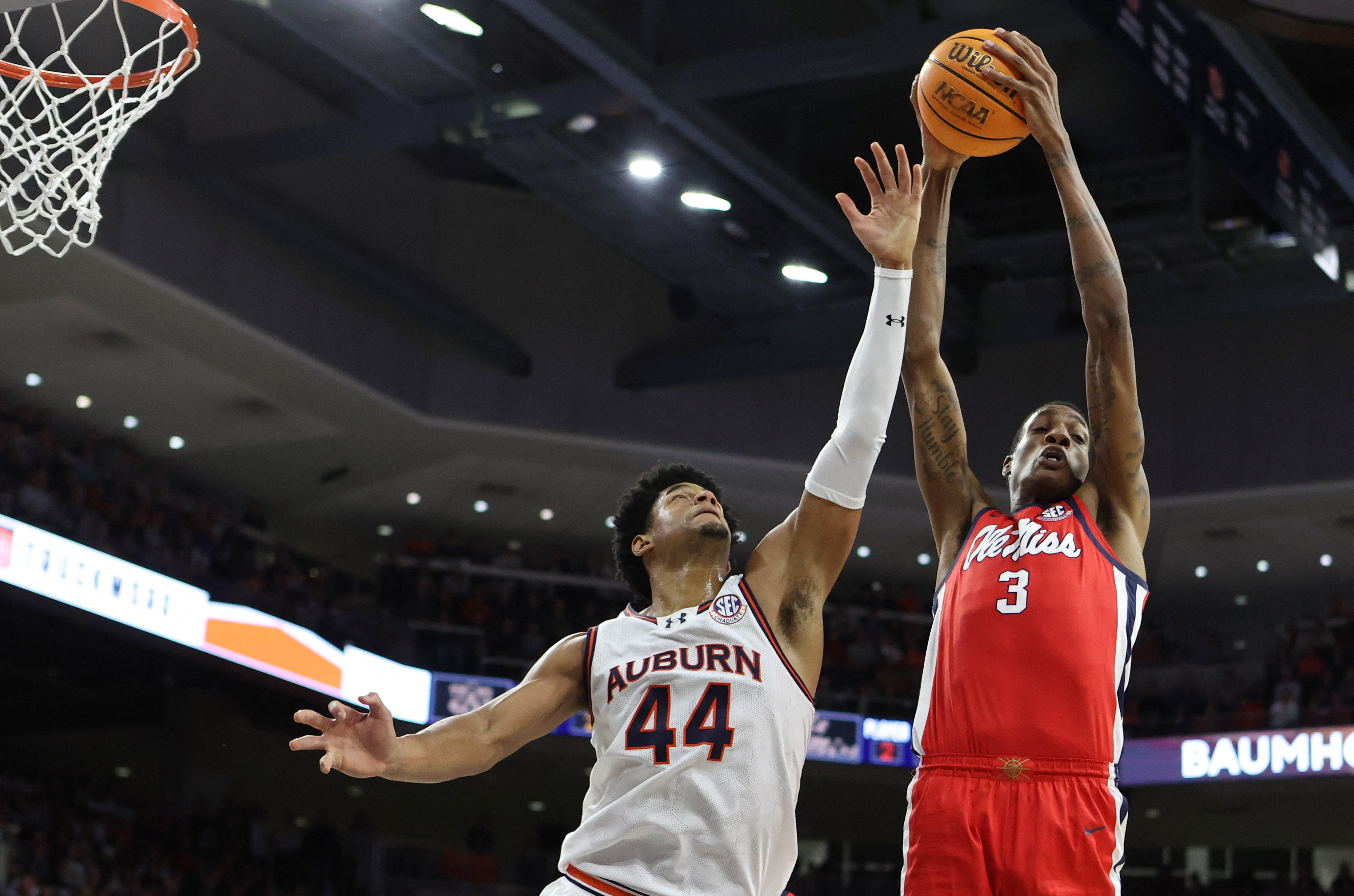 Balanced attack fuels No. 13 Auburn past No. 22 Ole Miss | Reuters