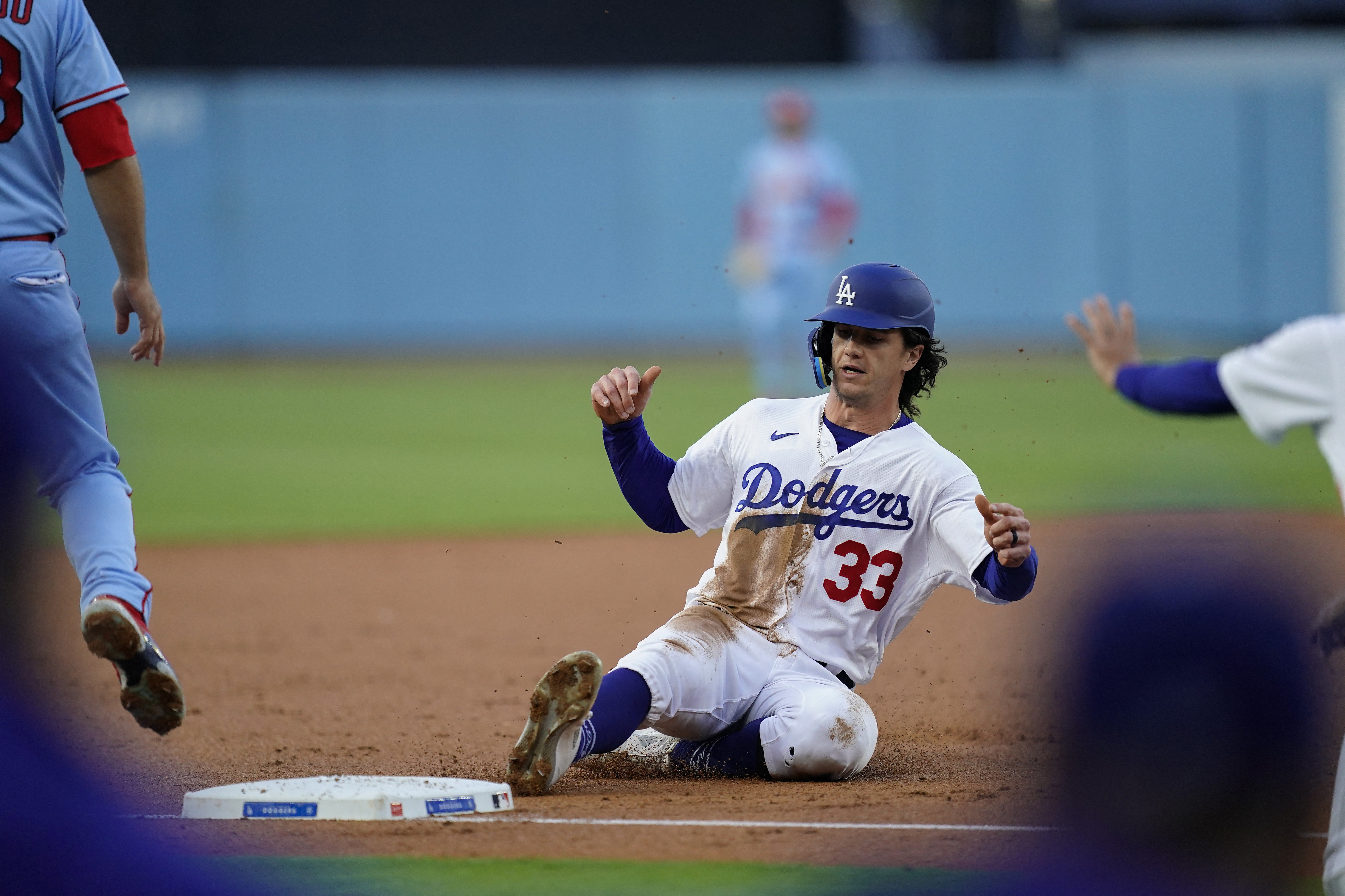 Kershaw outduels Montgomery, Dodgers beat Cardinals 1-0