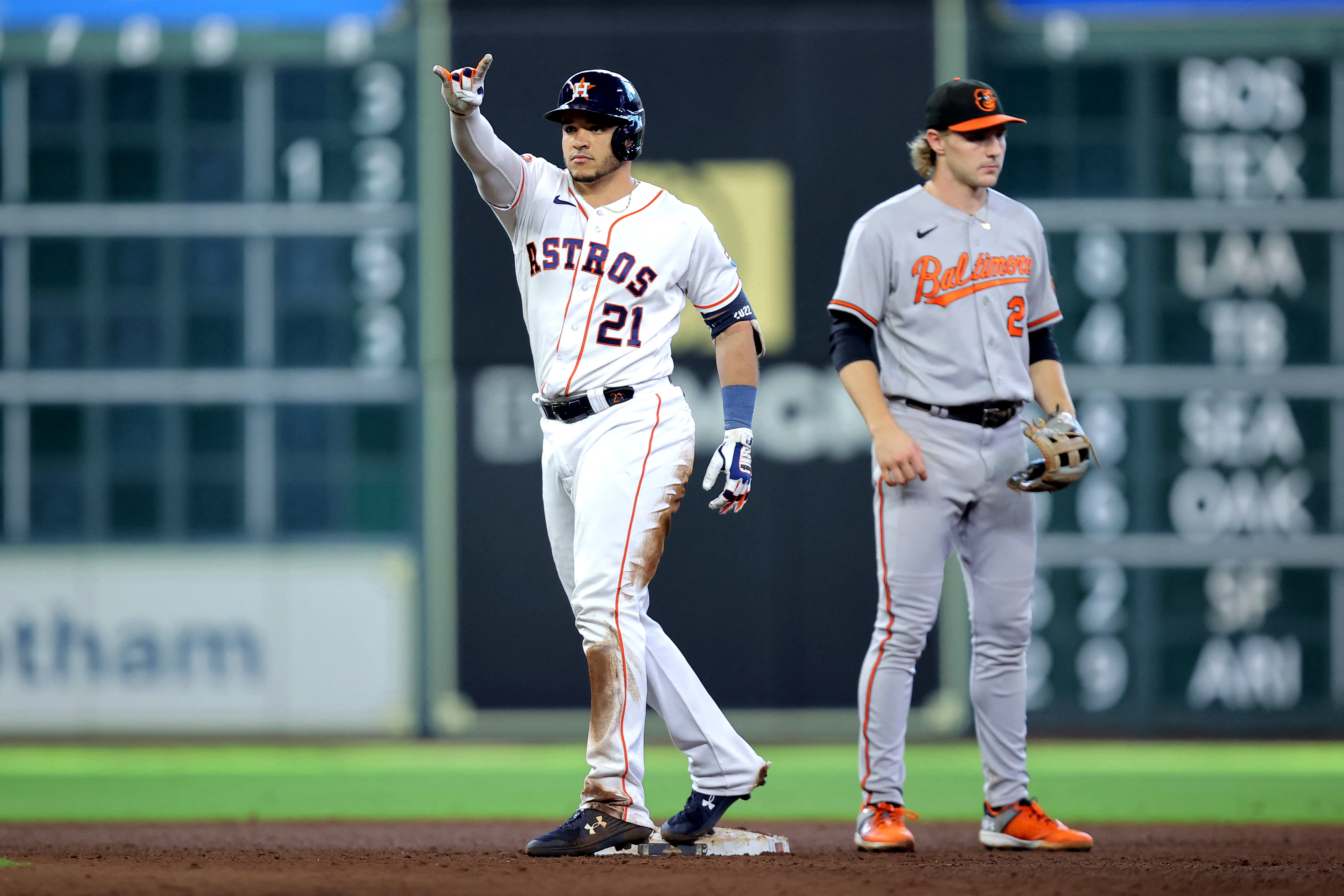 Astros rally late, beat O's in walk-off thriller