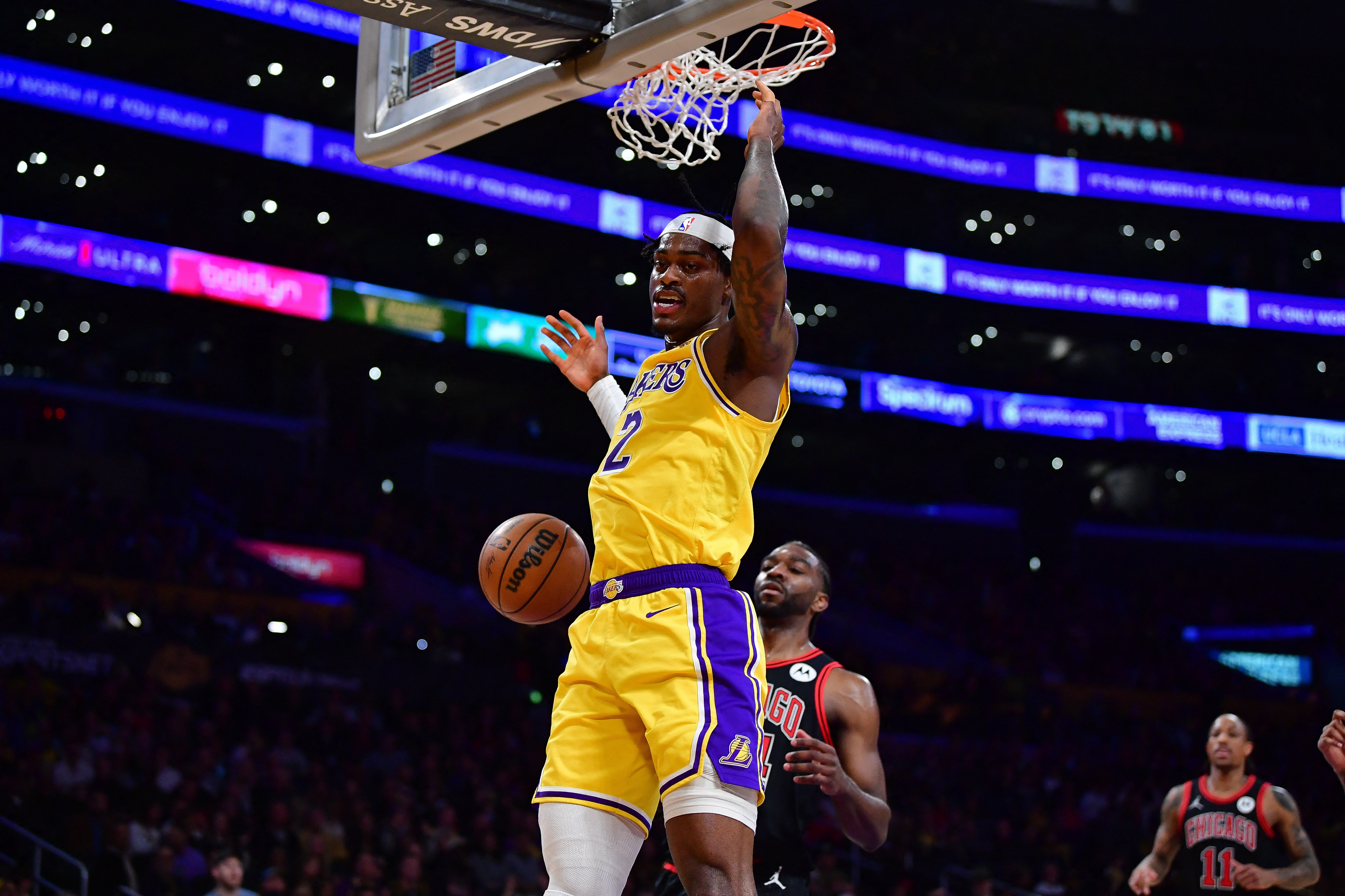 D'Angelo Russell puts up 29 as Lakers outrun Bulls