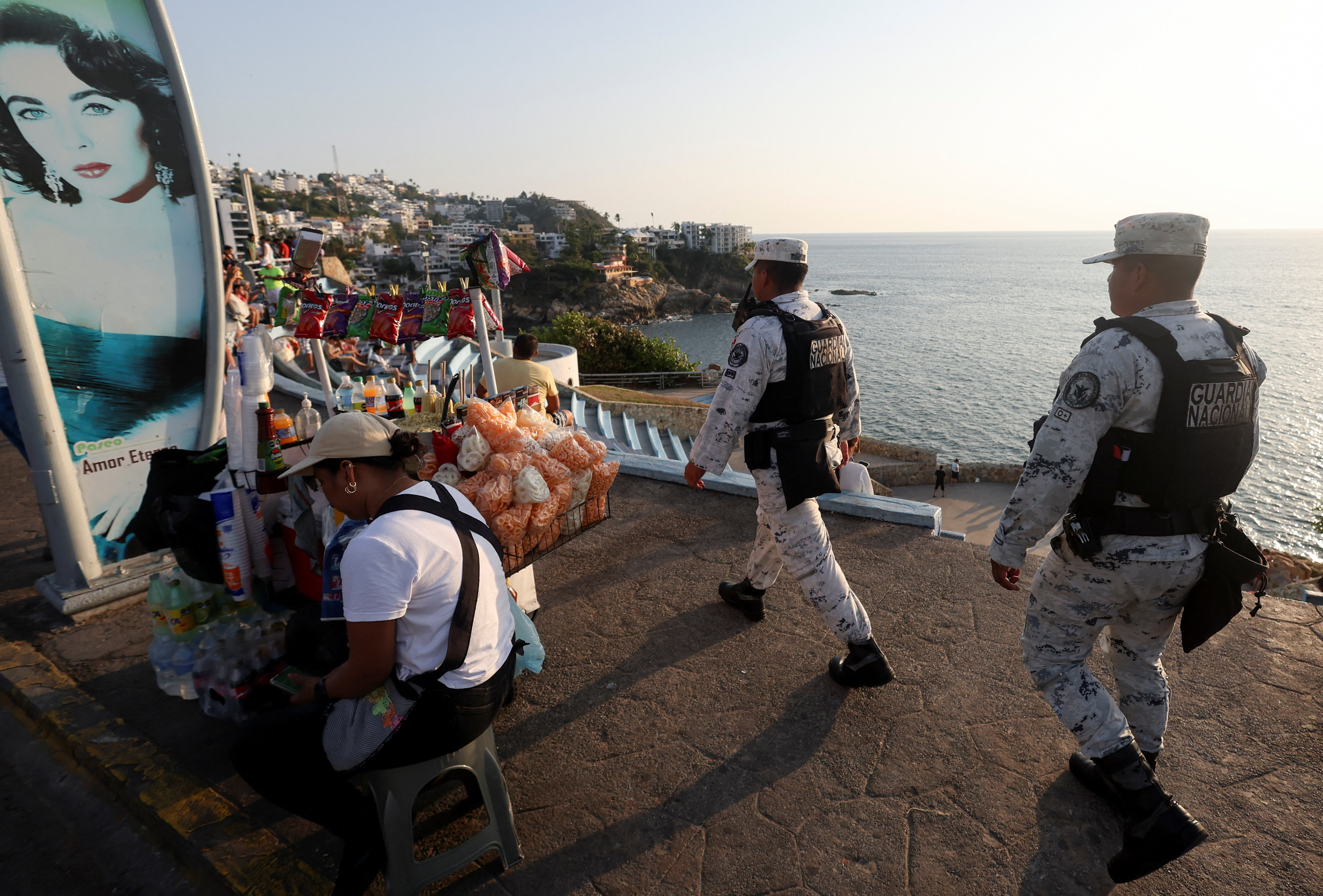 メキシコ「エルメンチョ」死亡で報復相次ぐ、治安当局員26人死亡