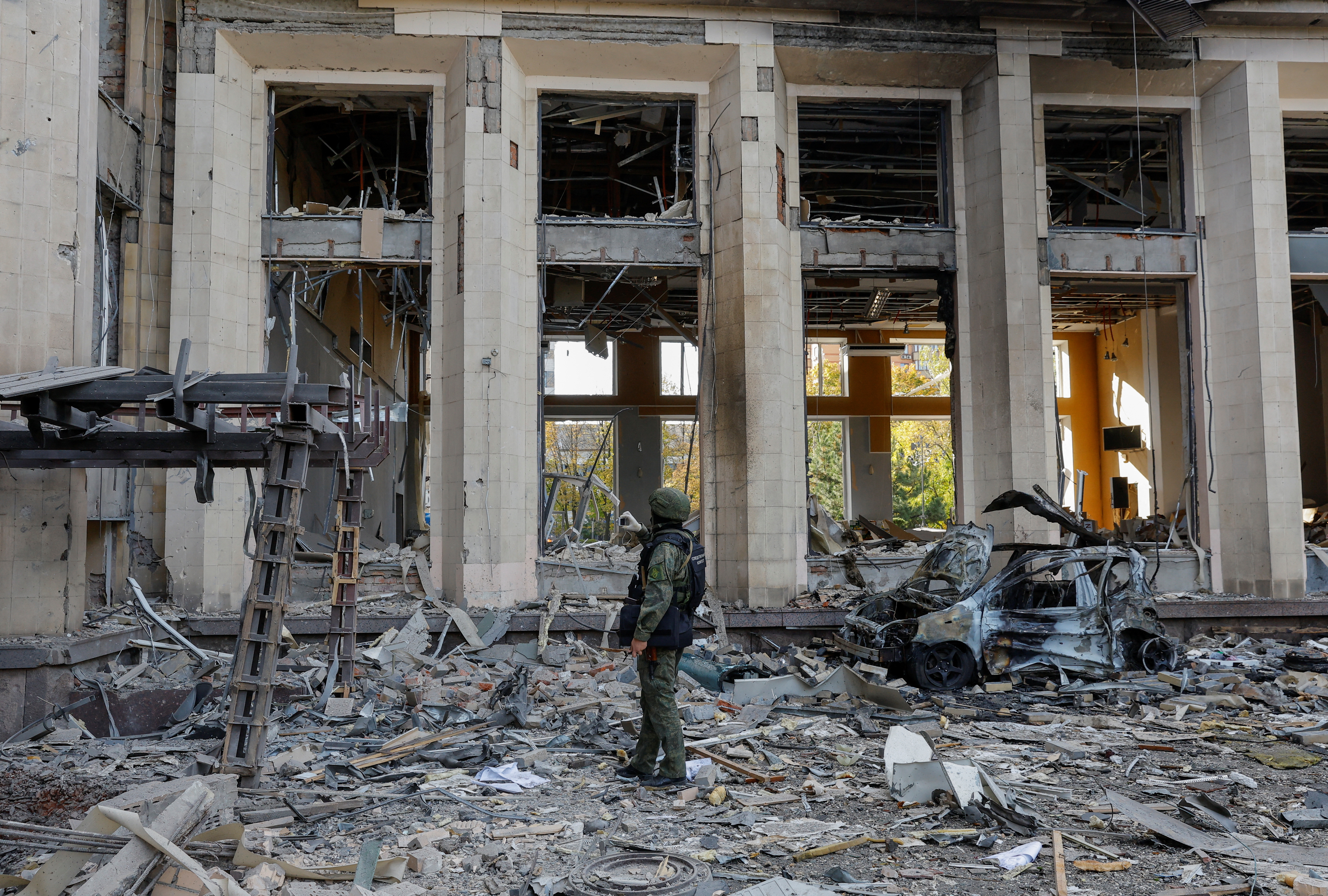 Donetsk city administration hit by shelling