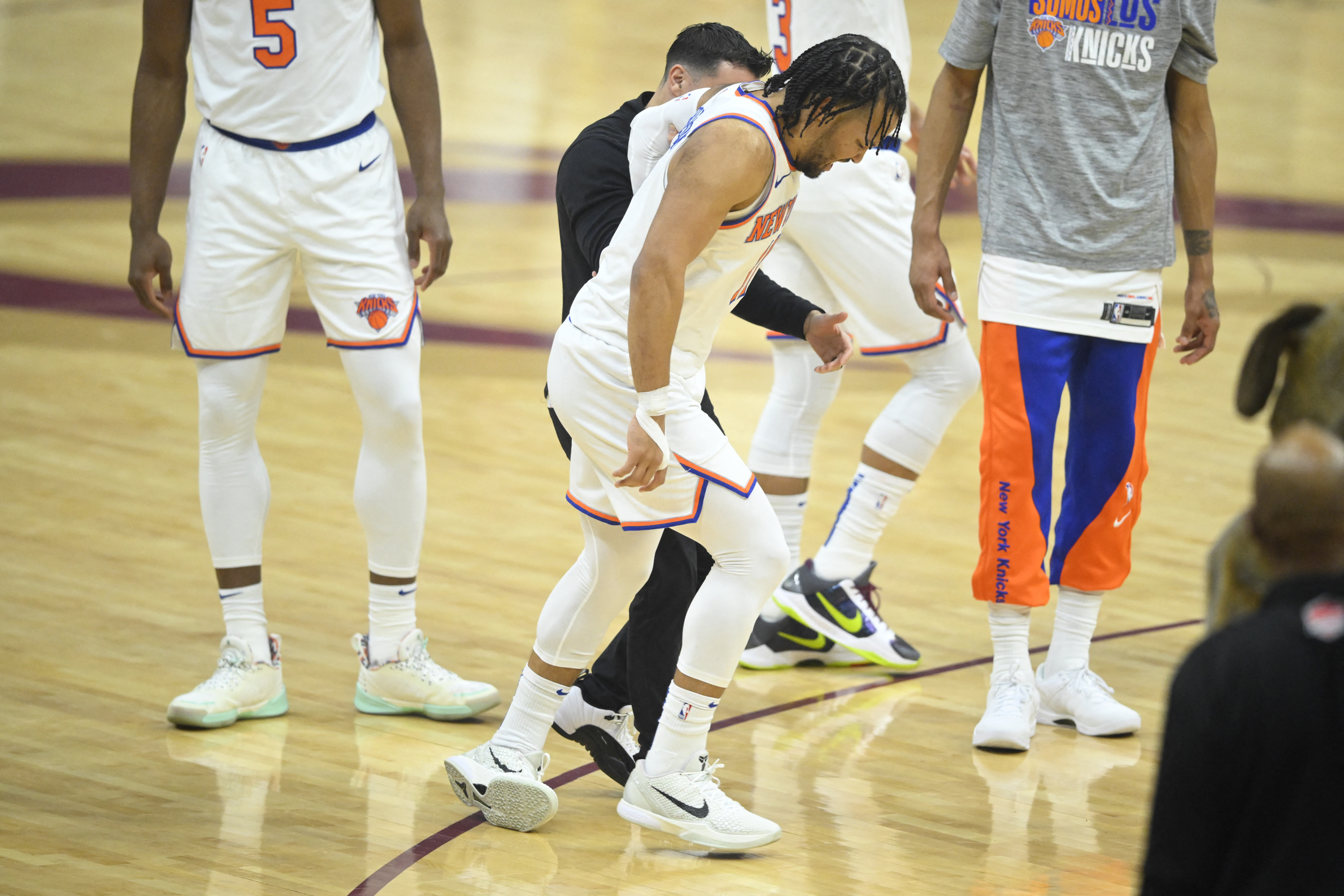 Knicks get win vs. Cavs but lose Jalen Brunson to injury | Reuters