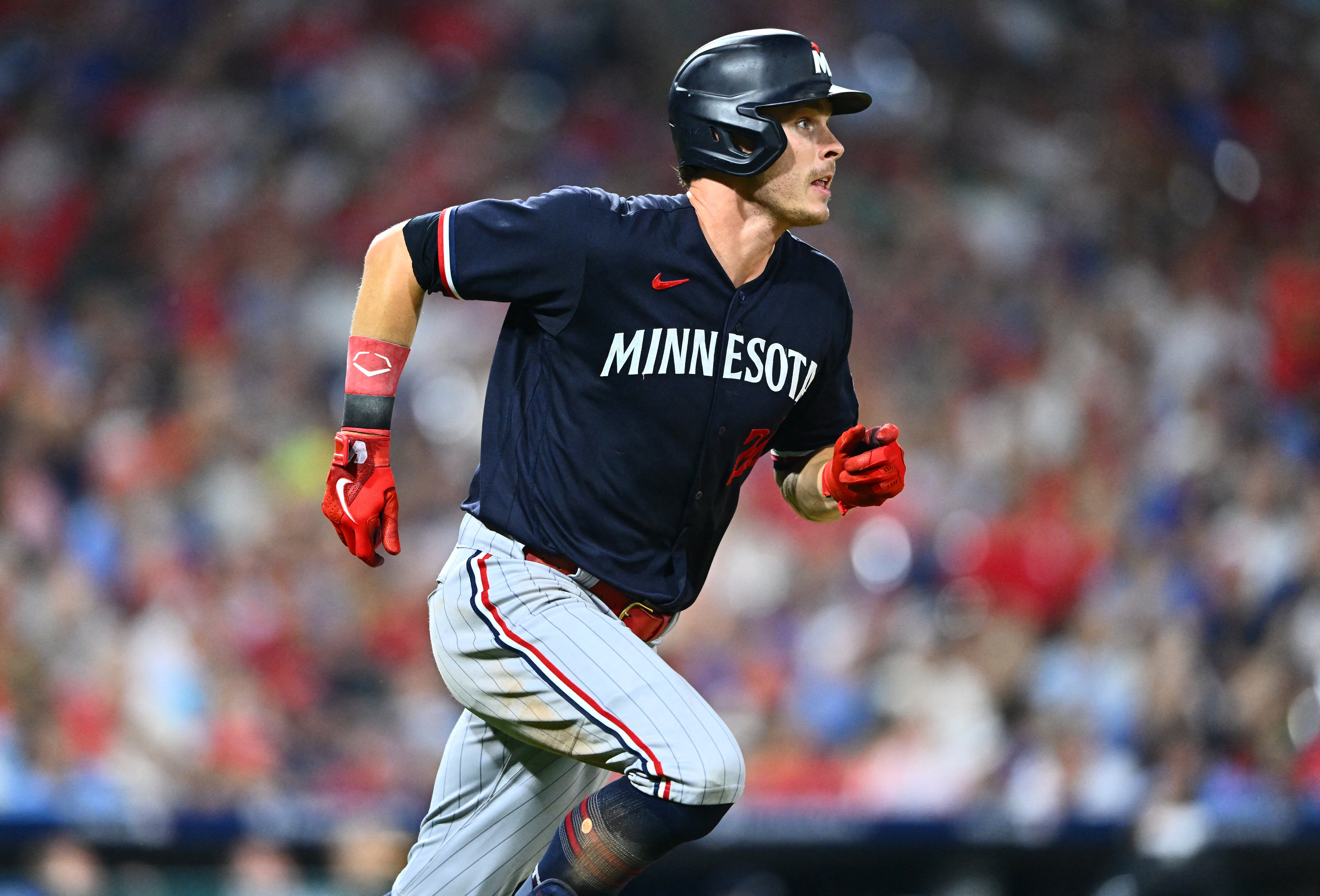 Joey Gallo (2 HRs) powers Twins past Phillies