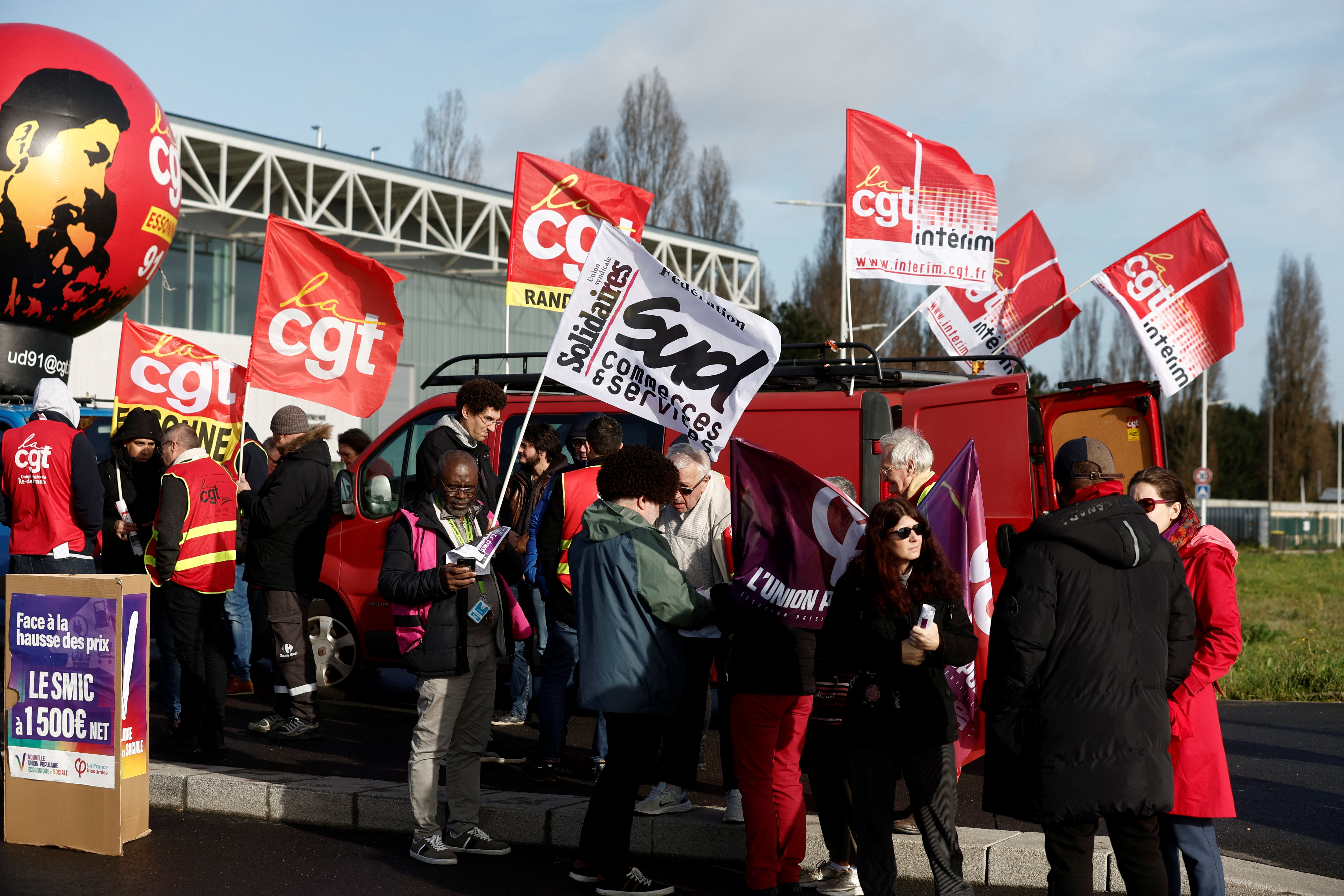 French Amazon unions carry out protests on Black Friday