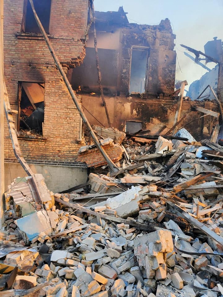 Dozens feared dead in bombing of Ukrainian school