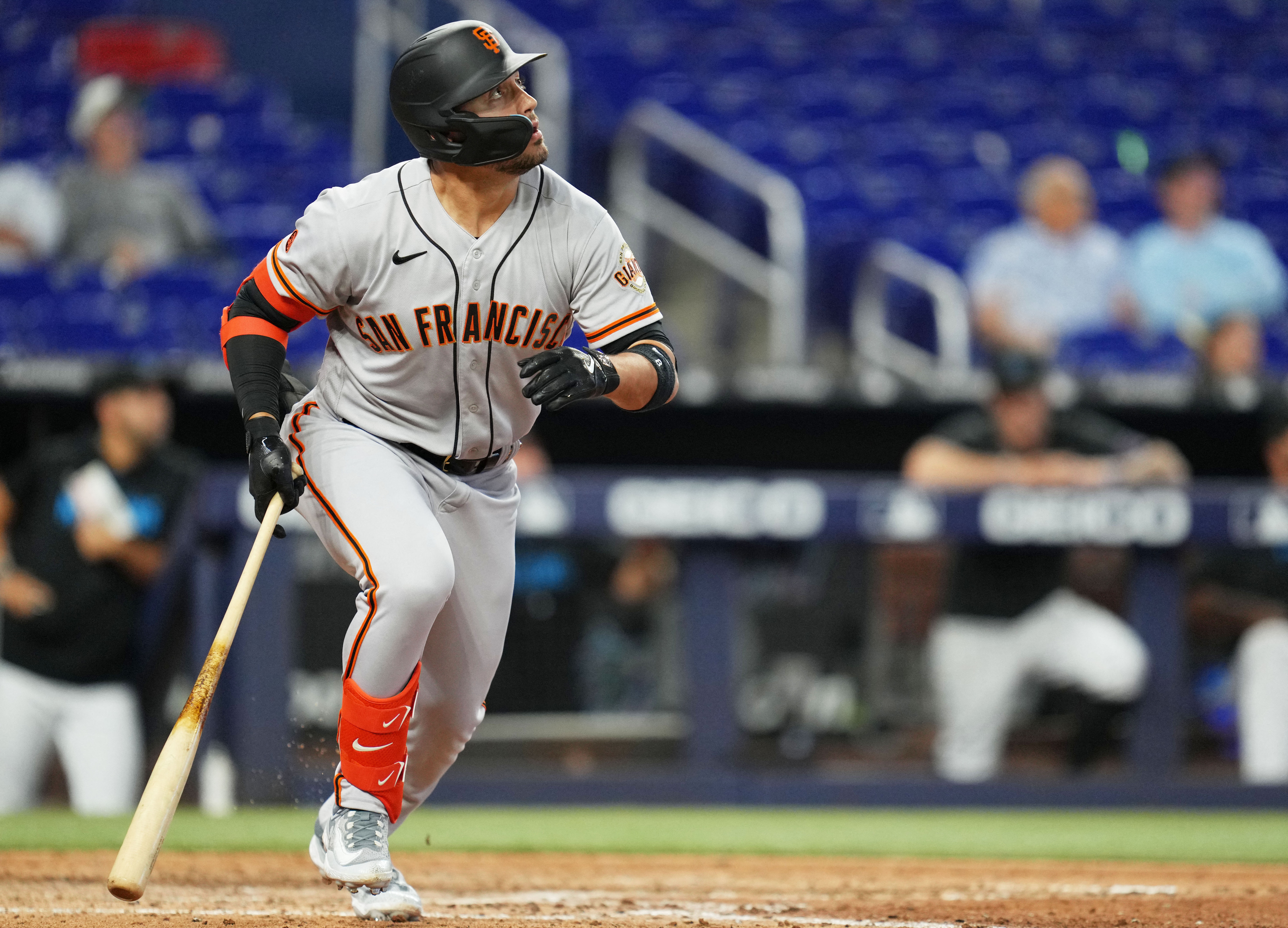 Giants explode for four runs in 11th to slay Marlins