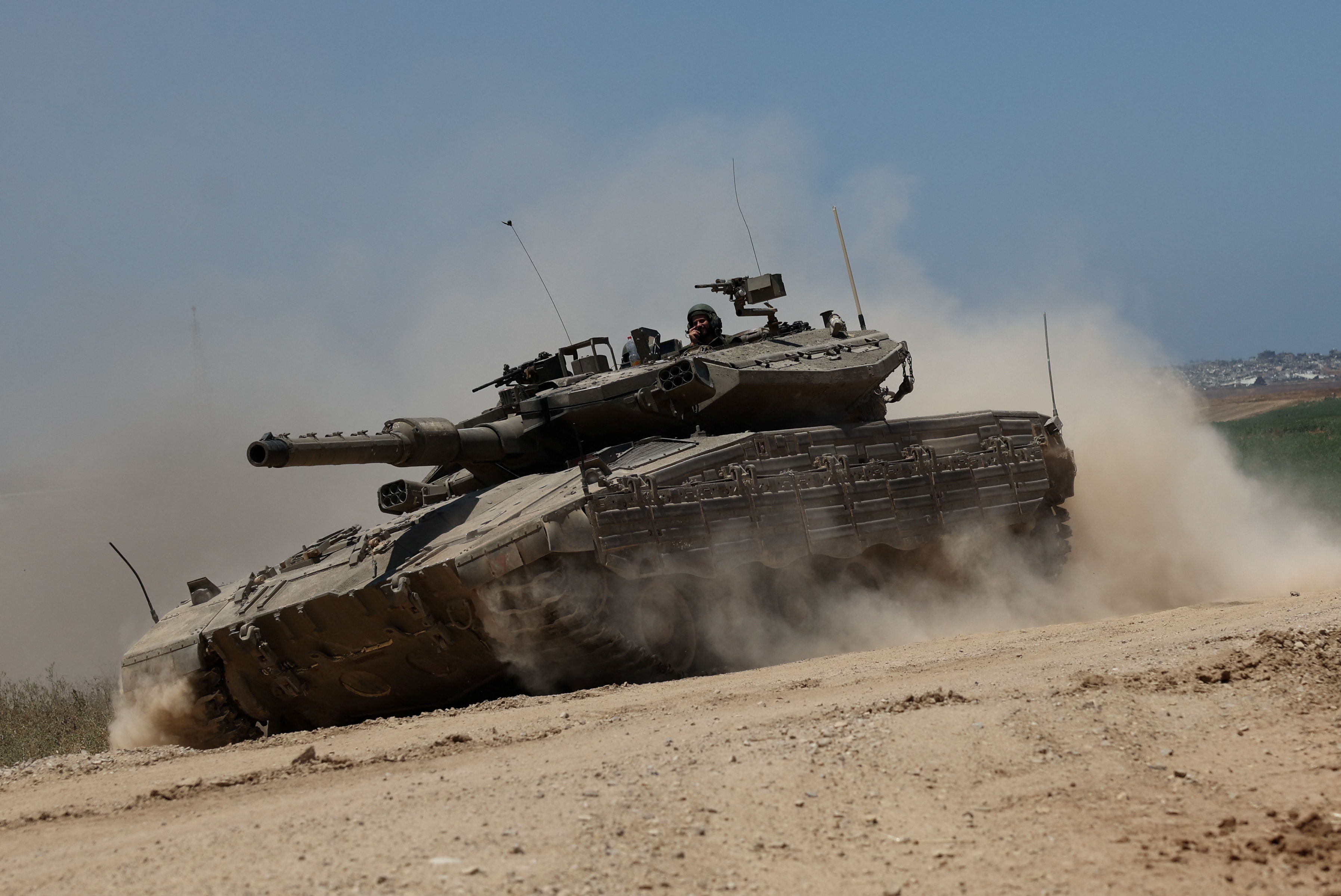 Israel moves into north Gaza Hamas stronghold, pounds Rafah without ...