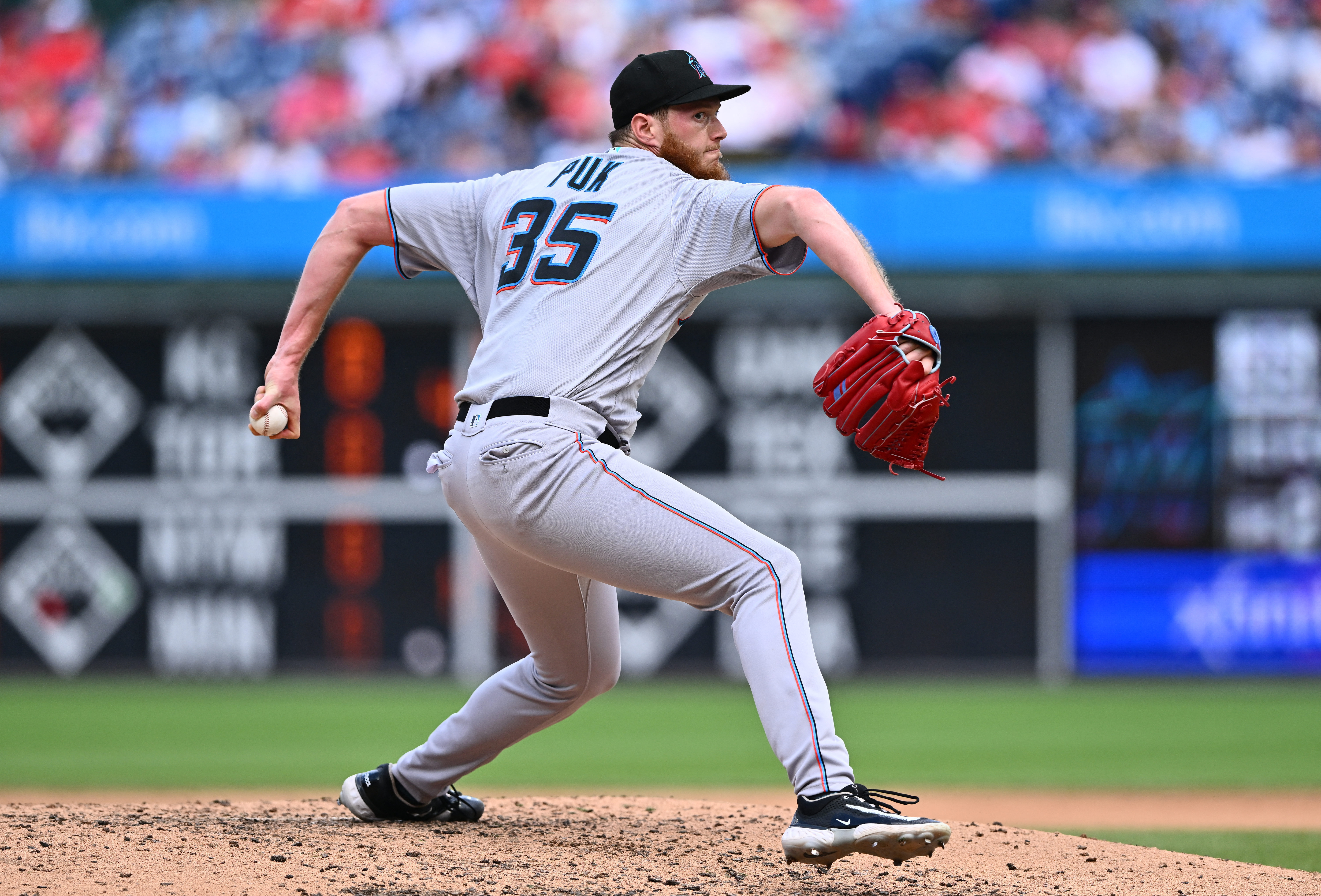 MLB roundup: Marlins shock Yankees with comeback in ninth