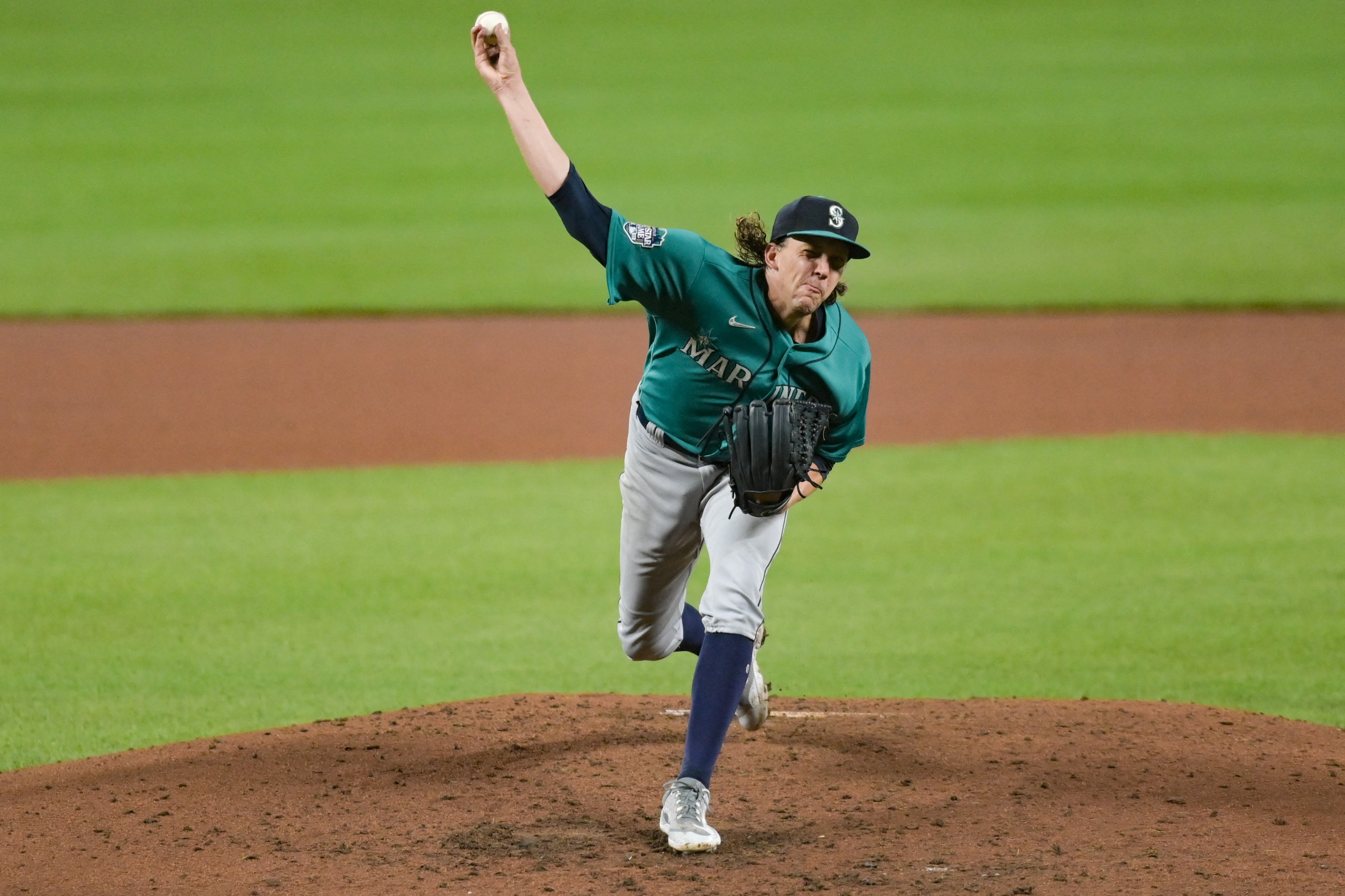 Mariners get pitching, hitting in 13-1 drubbing of Orioles