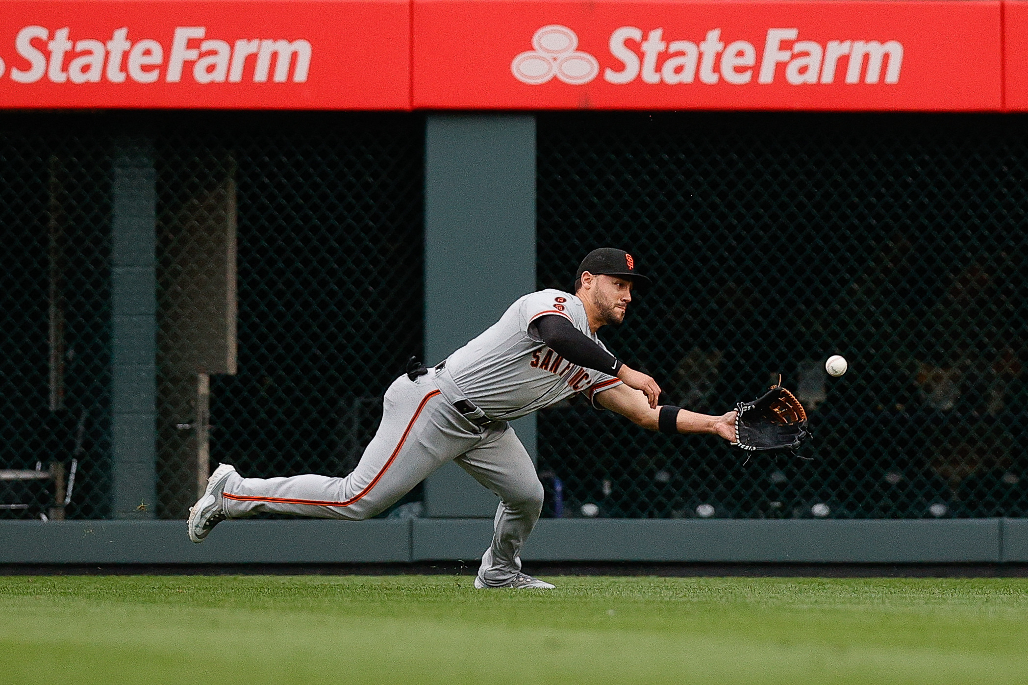 Giants overcome four-run deficit to beat Rockies