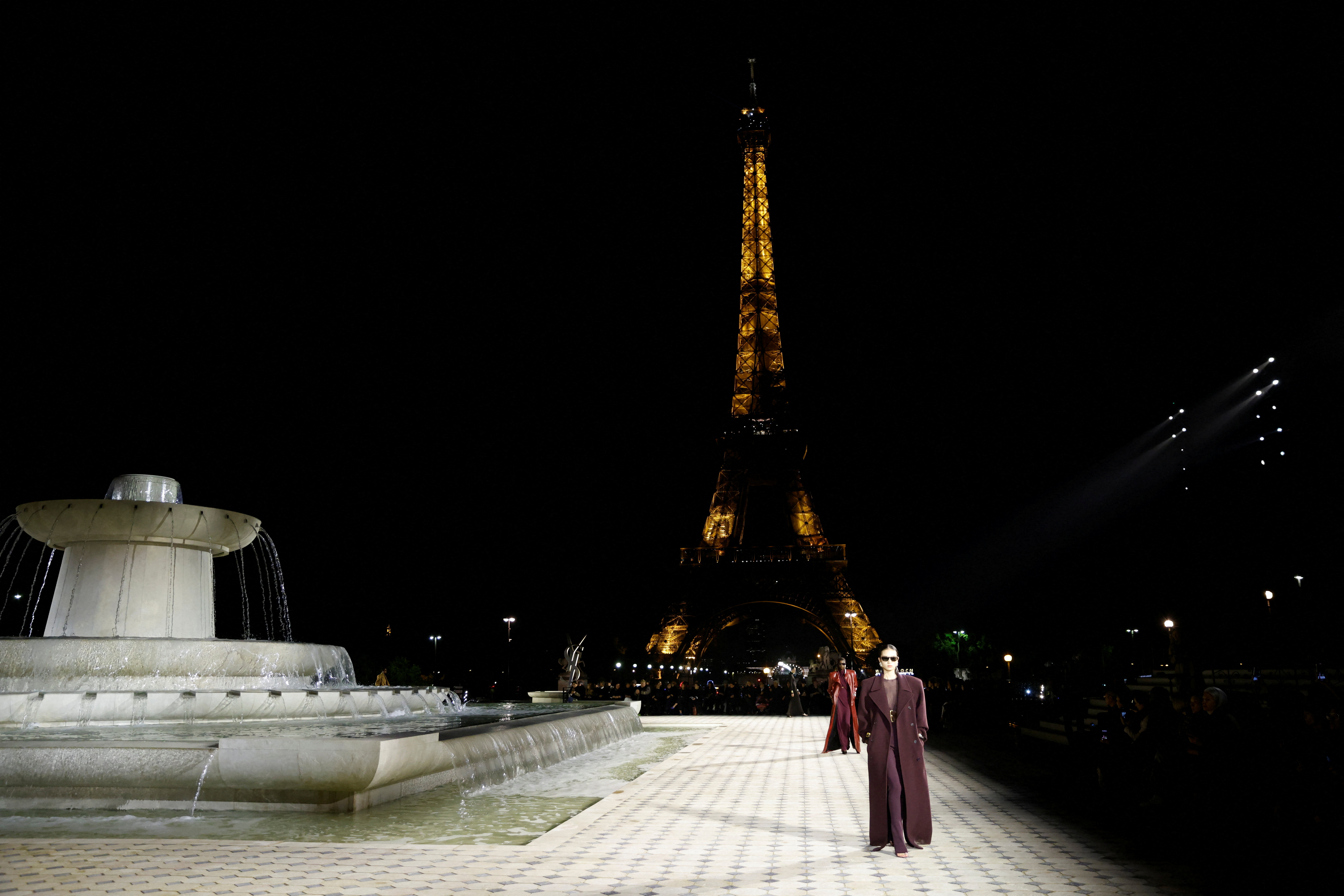 openbaar Uitstroom Worstelen Saint Laurent heats up Eiffel Tower runway with sizzling Parisian glamour |  Reuters