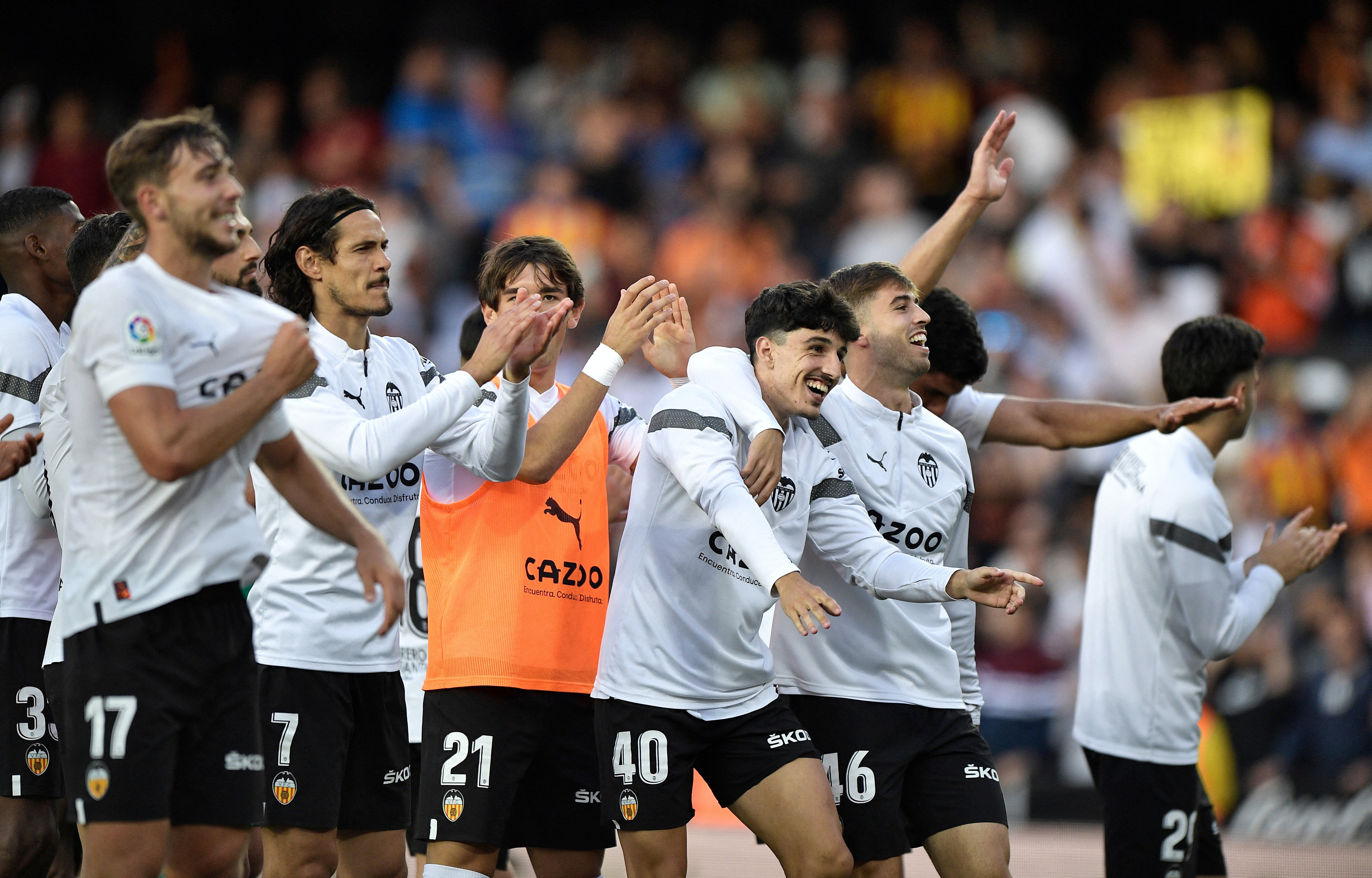 Valencia beat Real as Vinicius sent off after facing alleged