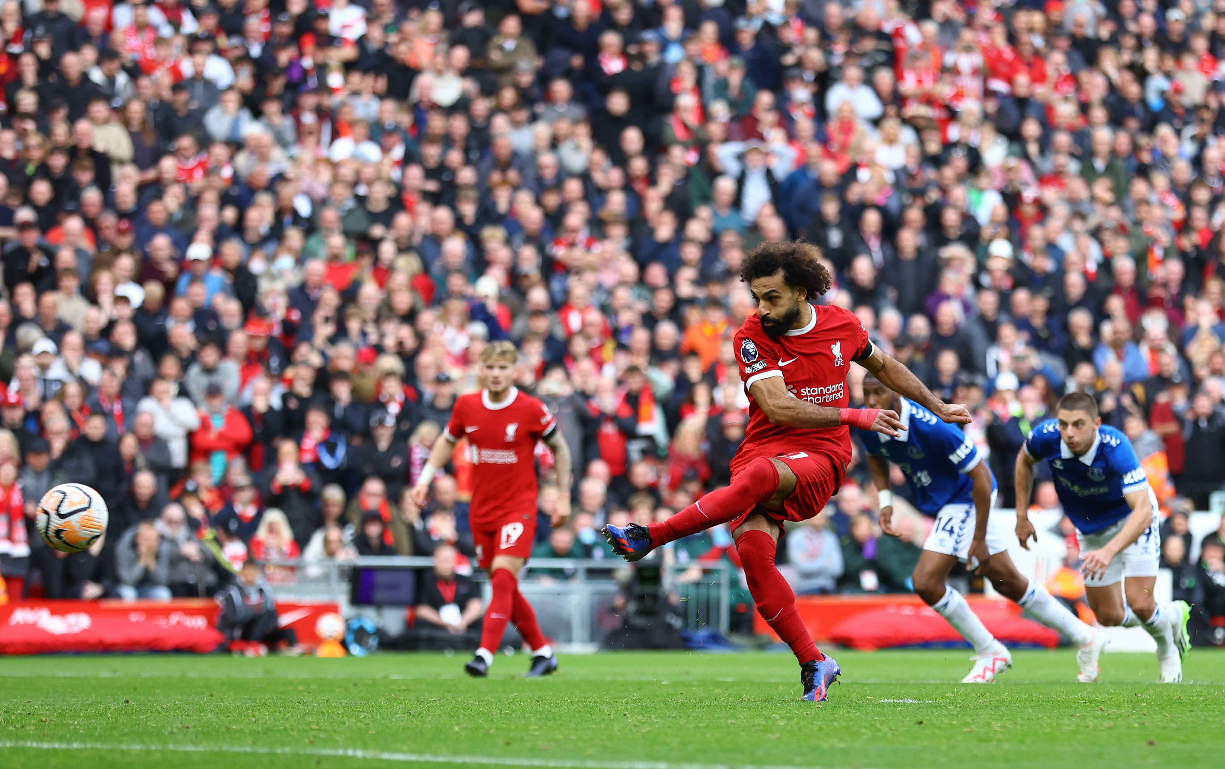 Liverpool hit 10-man Everton for four