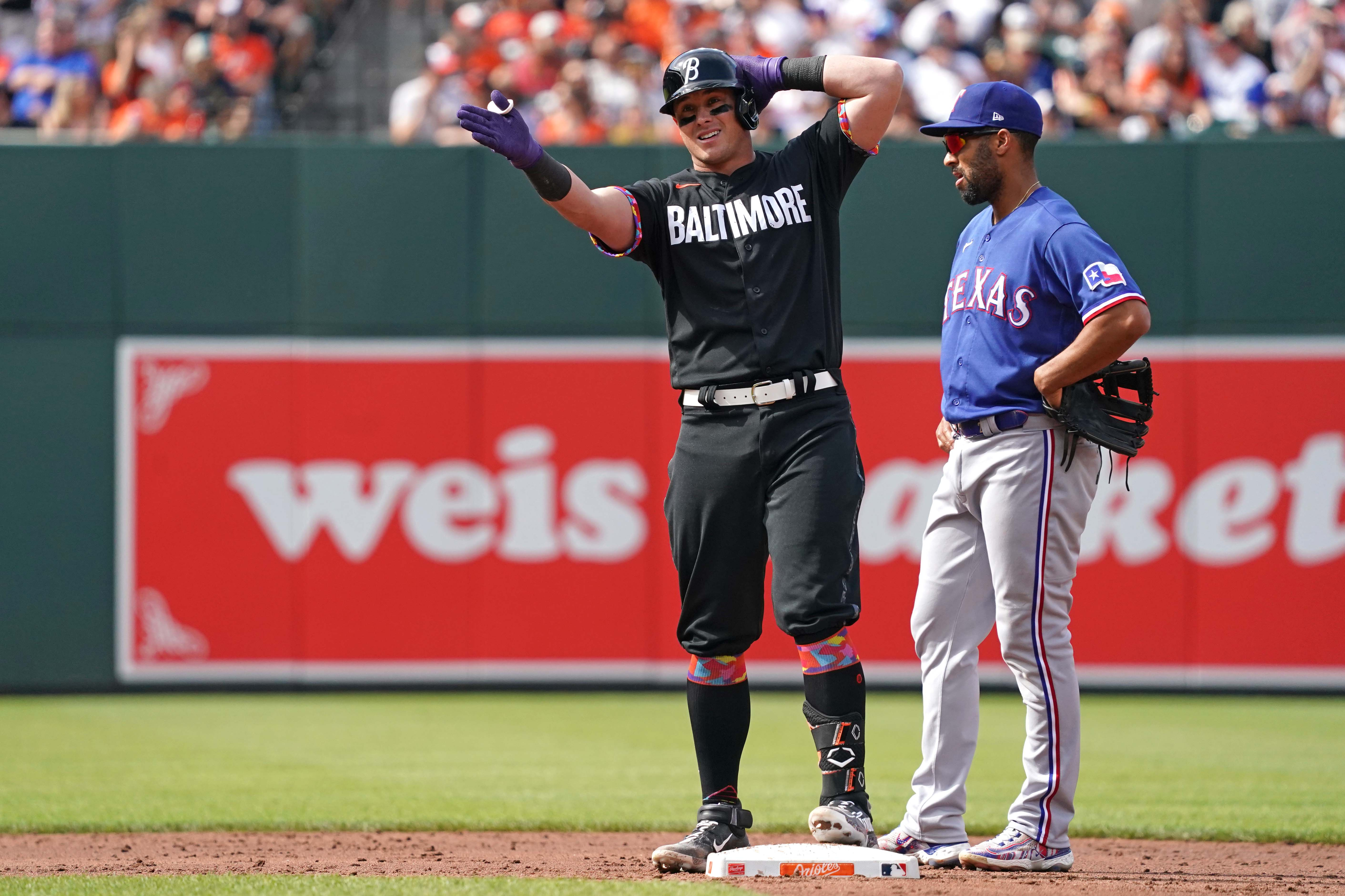 Rangers beat Orioles 12-2