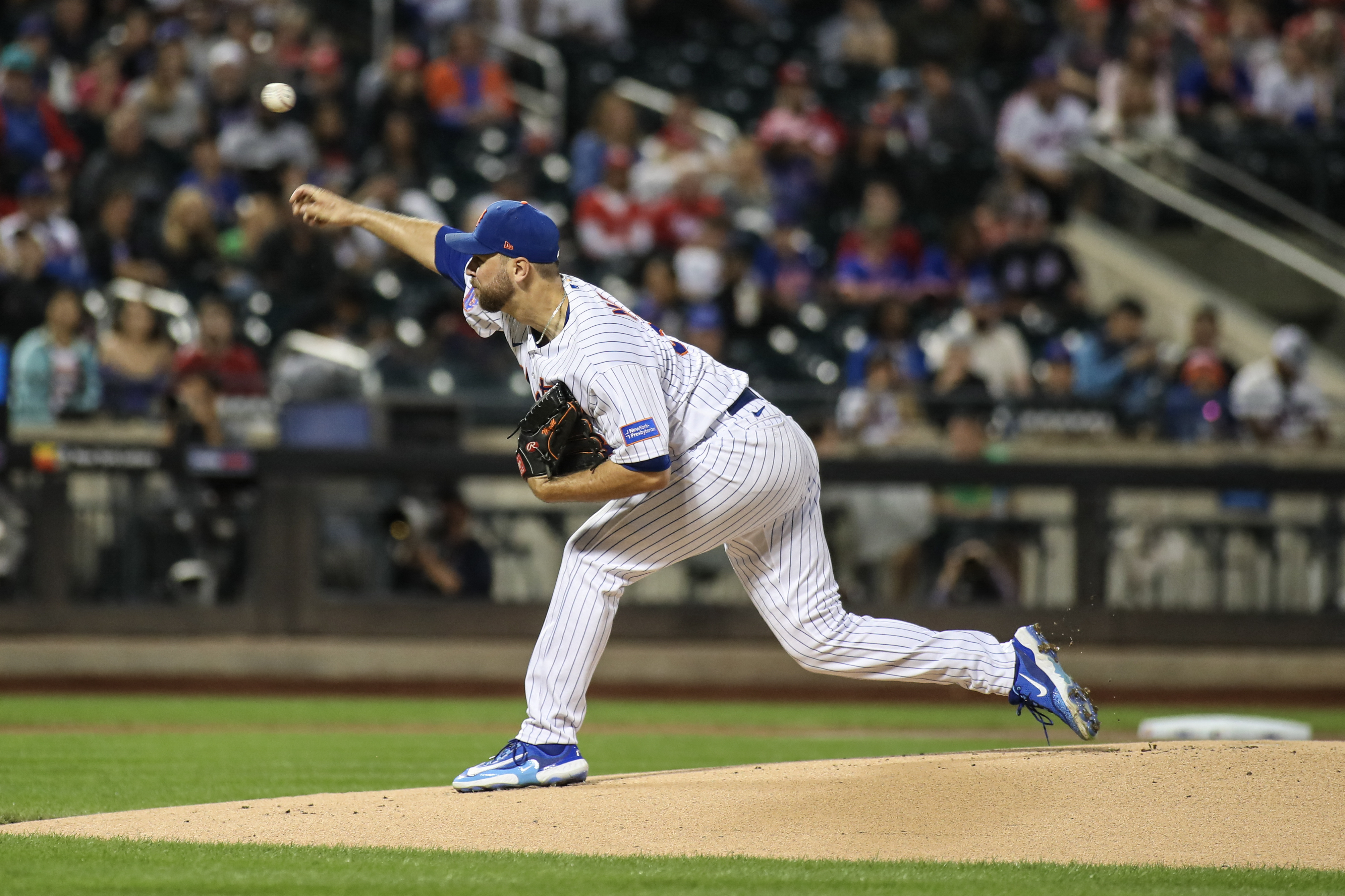 Reds top Mets, maintain grip on wild-card spot