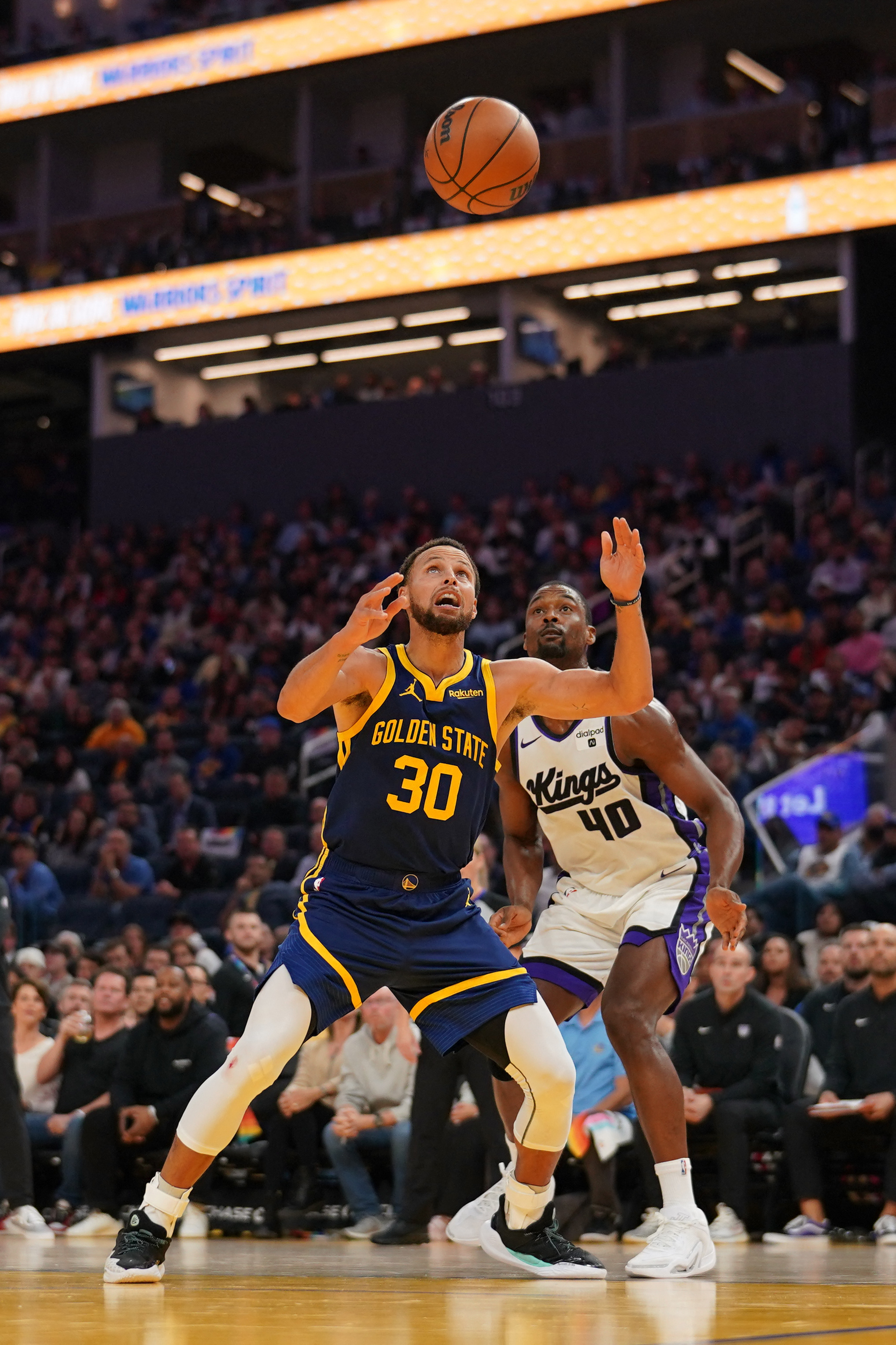 Warriors' Klay Thompson sinks Kings in final second | Reuters