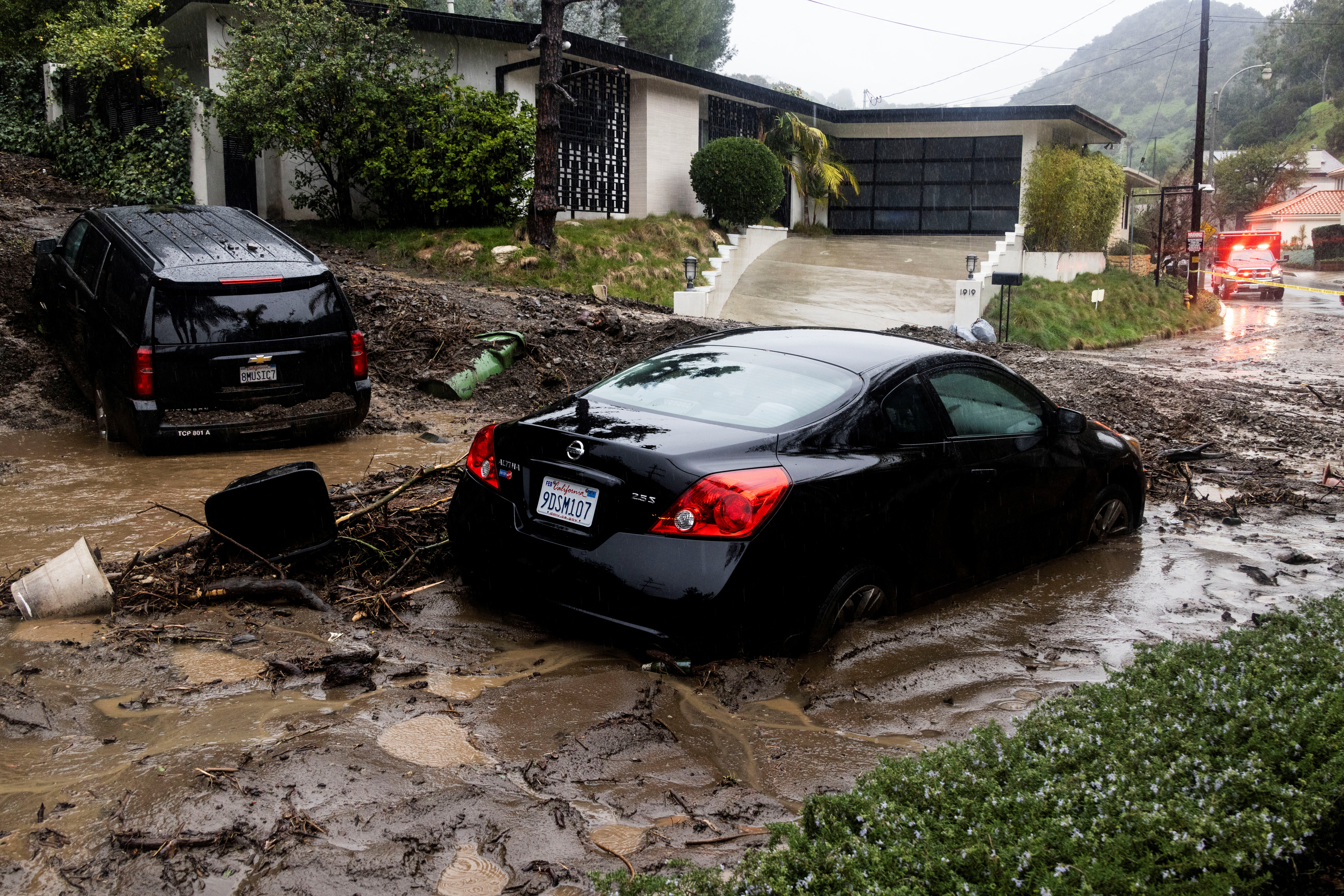 米カリフォルニア州に再び大雨　洪水や停電発生　倒木で2人死亡