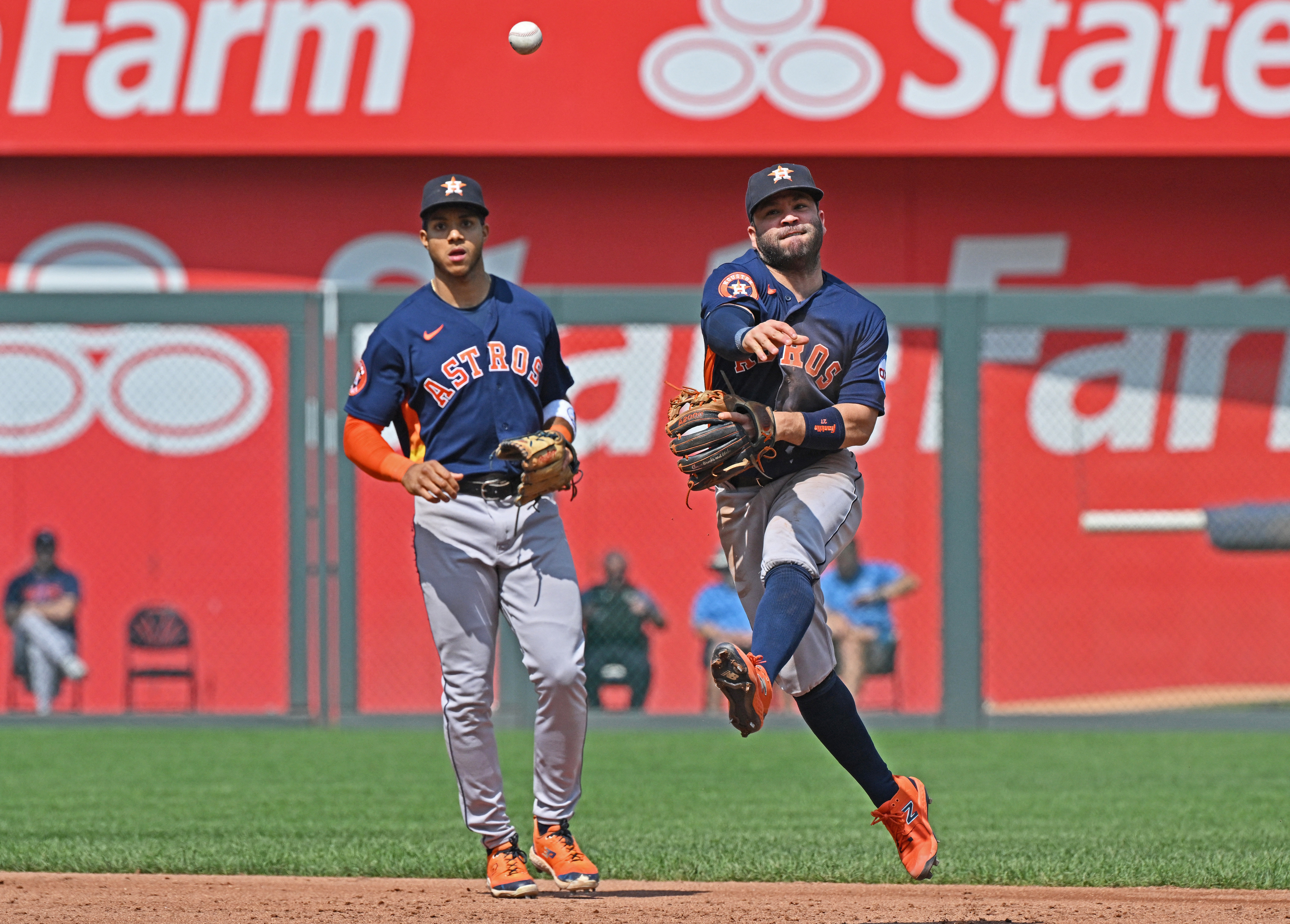 Astros bounce back to end Royals' four-game win streak