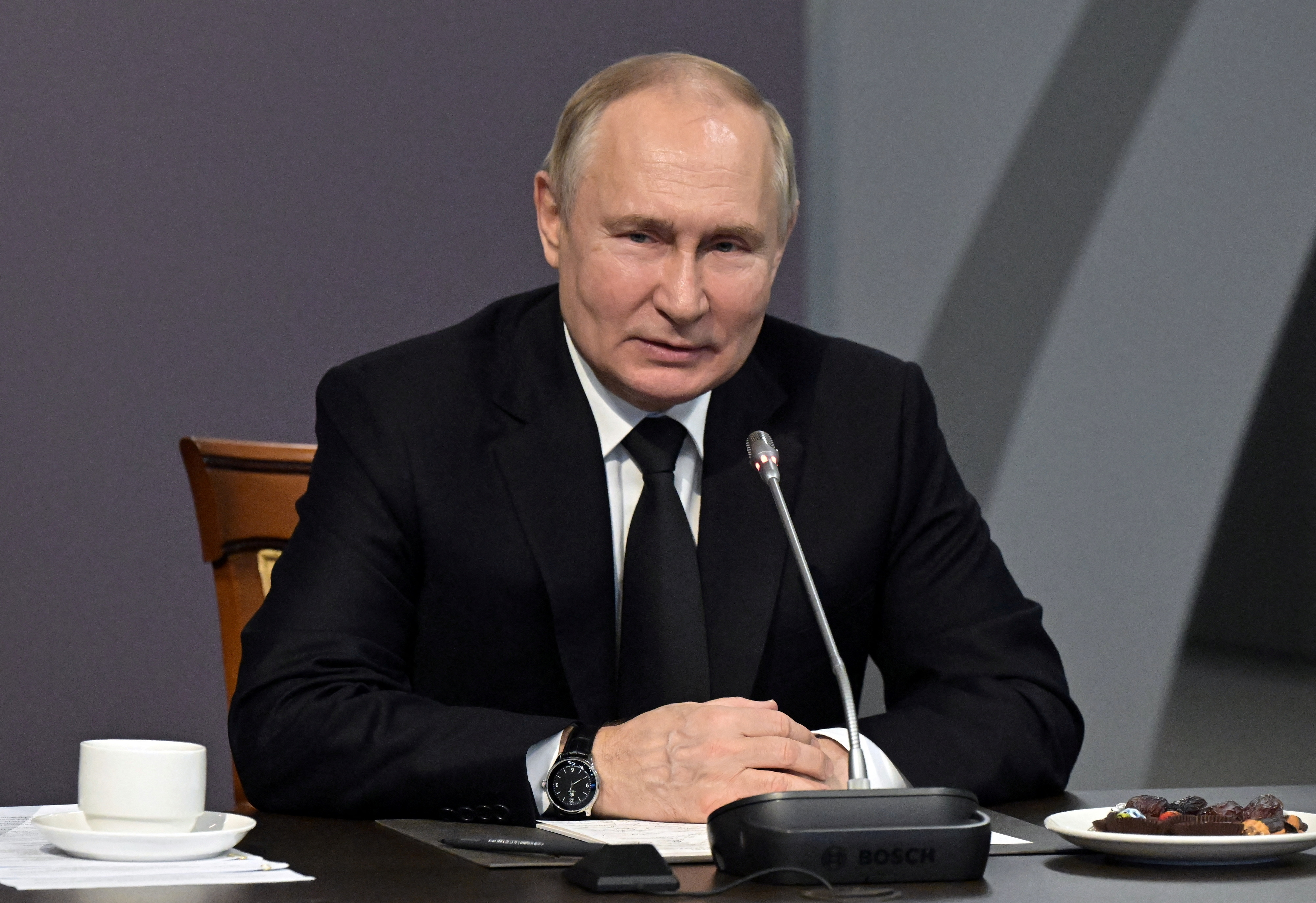 De Russische president Poetin neemt deel aan evenementen ter herdenking van de verjaardag van het doorbreken van het beleg van Leningrad