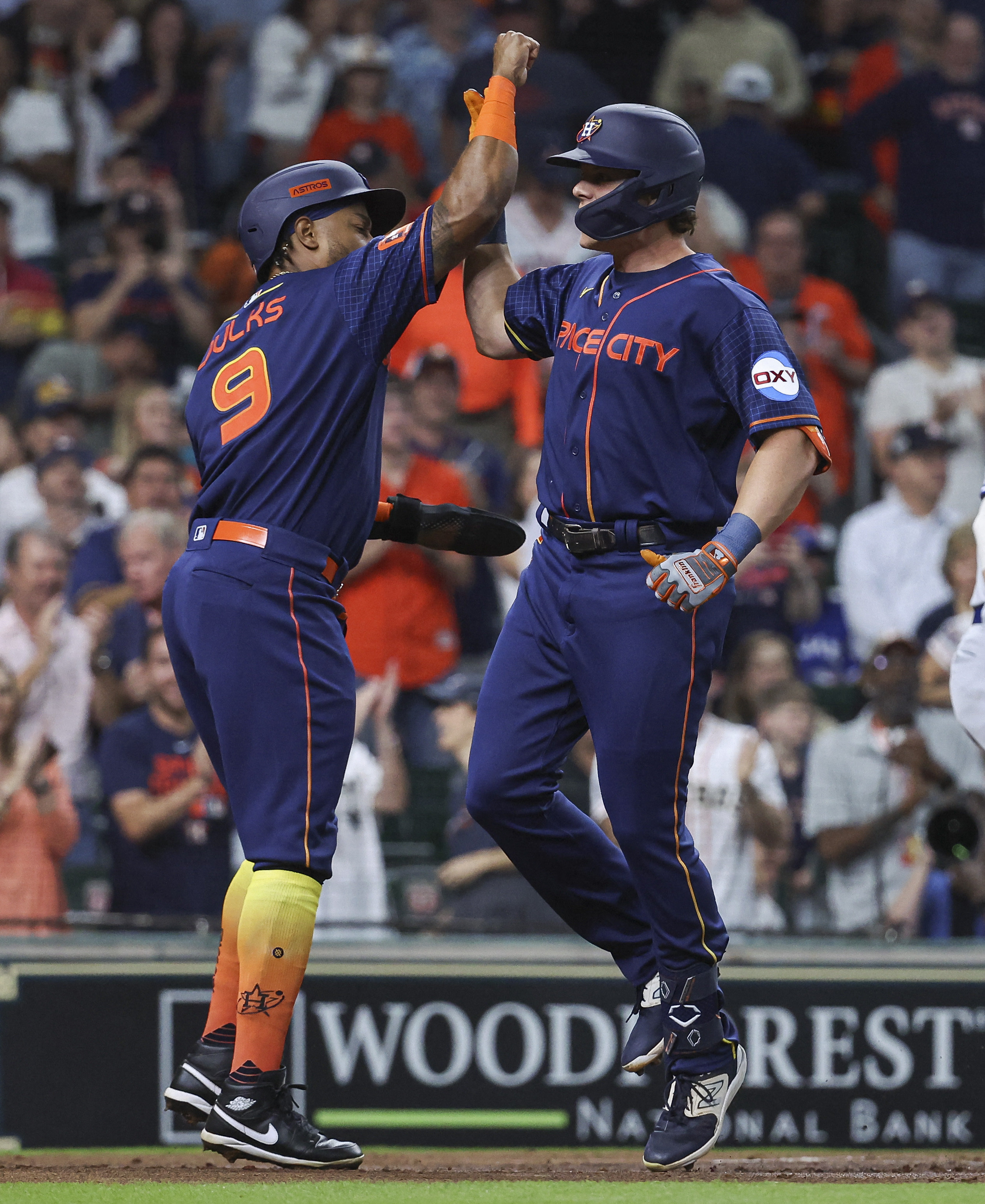 Astros roll a 7 in first inning, rout Blue Jays