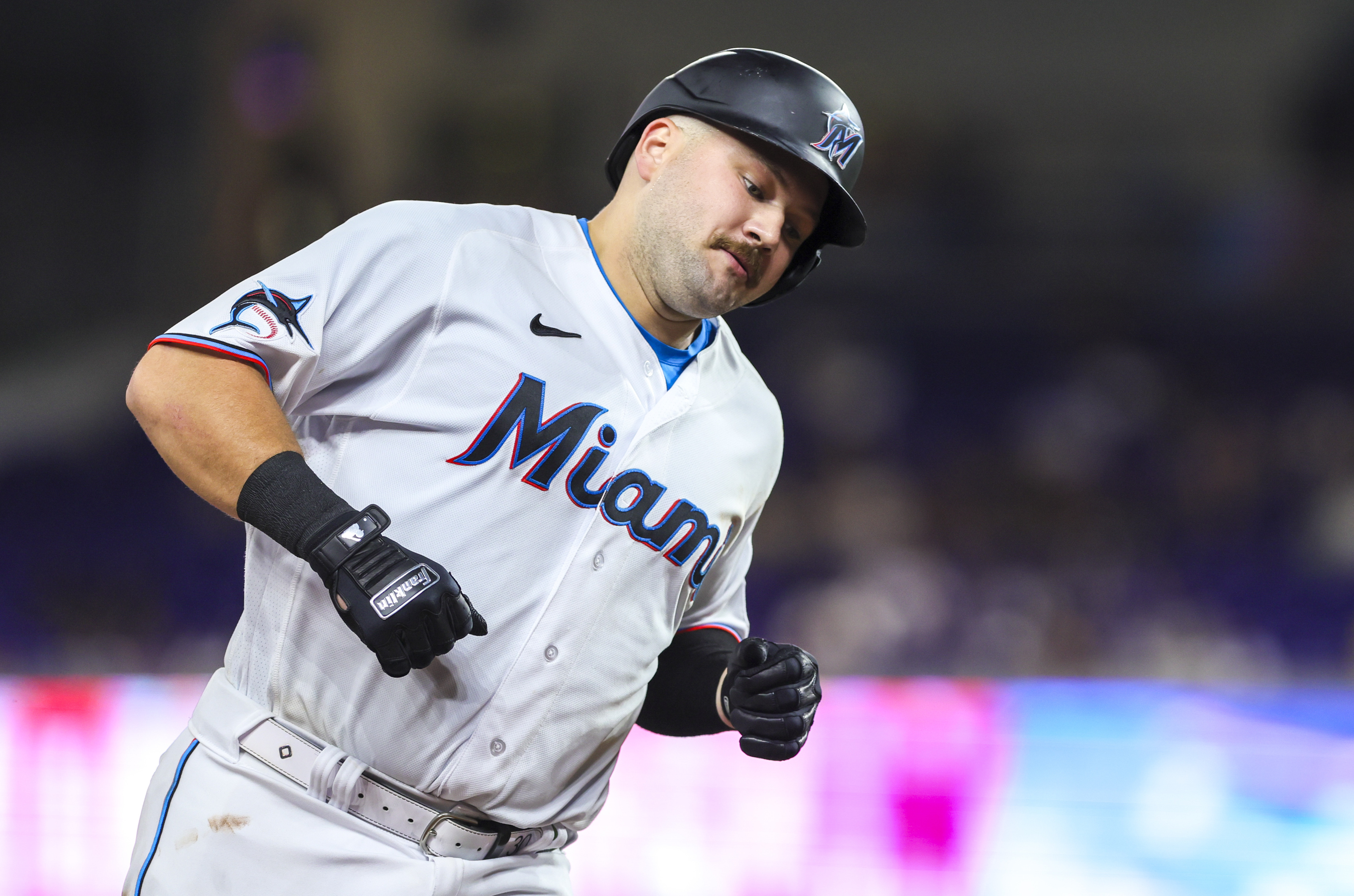 Marlins belt four homers, whip Dodgers in opener