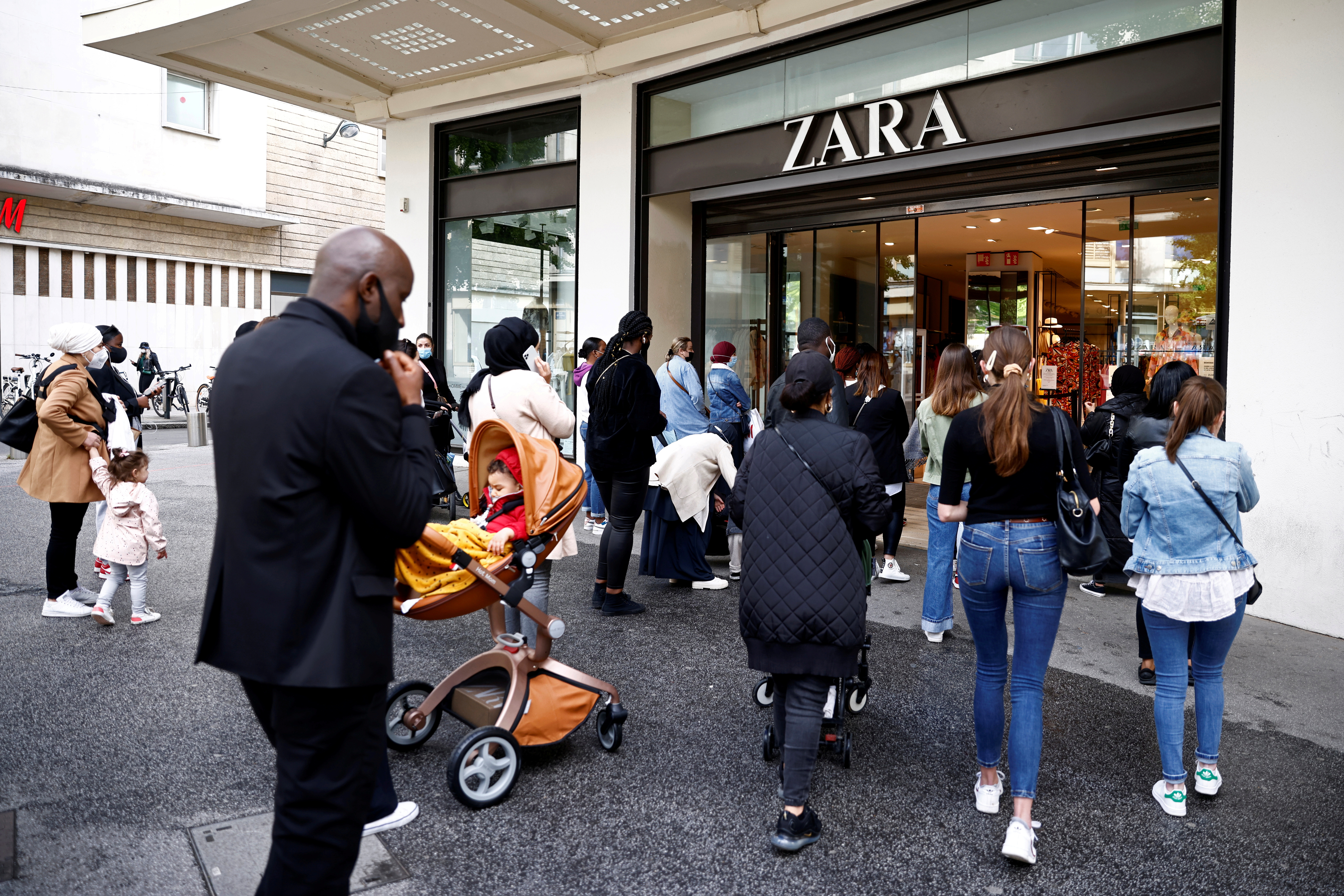 France to Investigate Fashion Retailers for Concealing Crimes Against Humanity, Forced Labor in Xinjiang