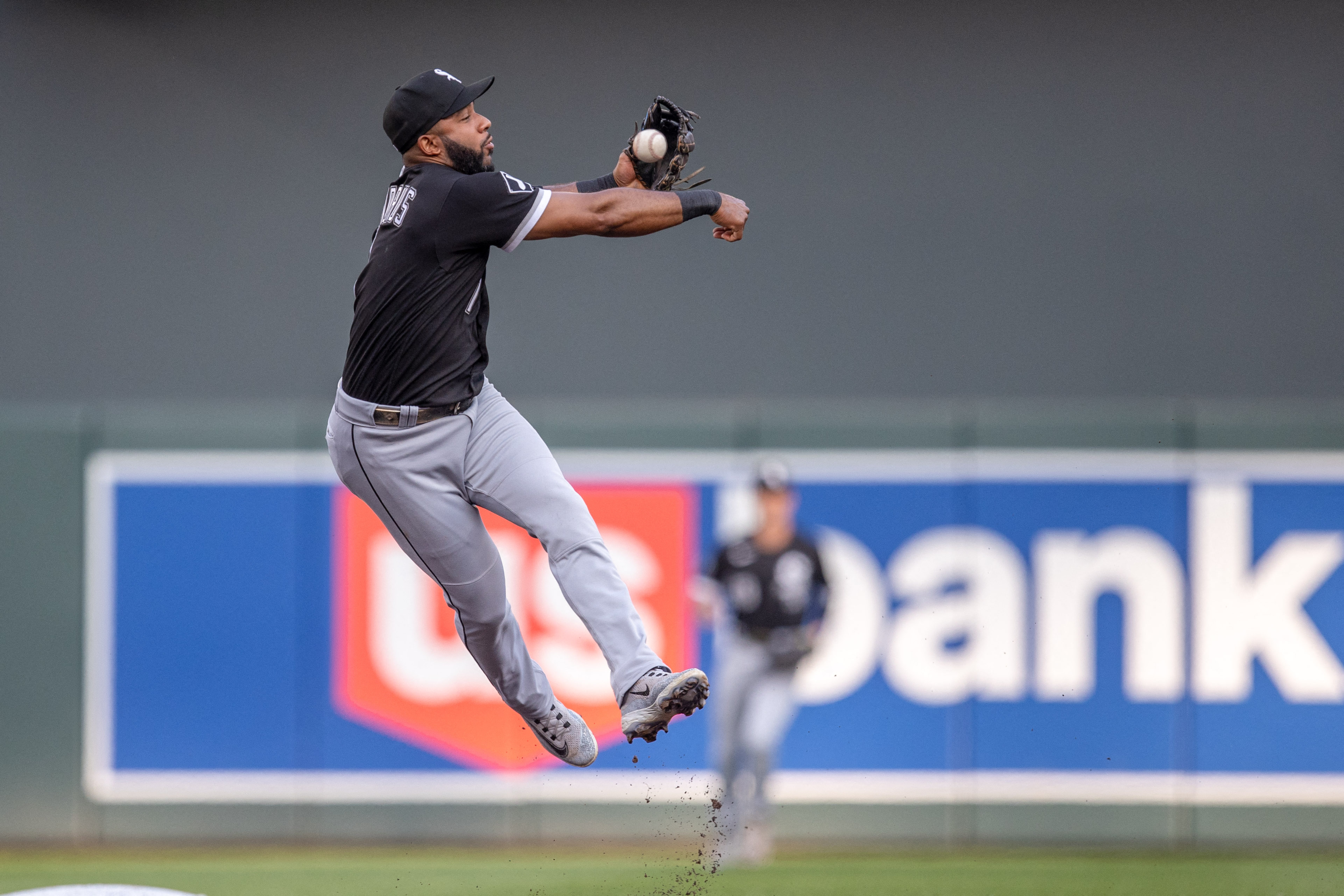 Byron Buxton goes deep twice, carries Twins over White Sox 6-4 in 10 innings