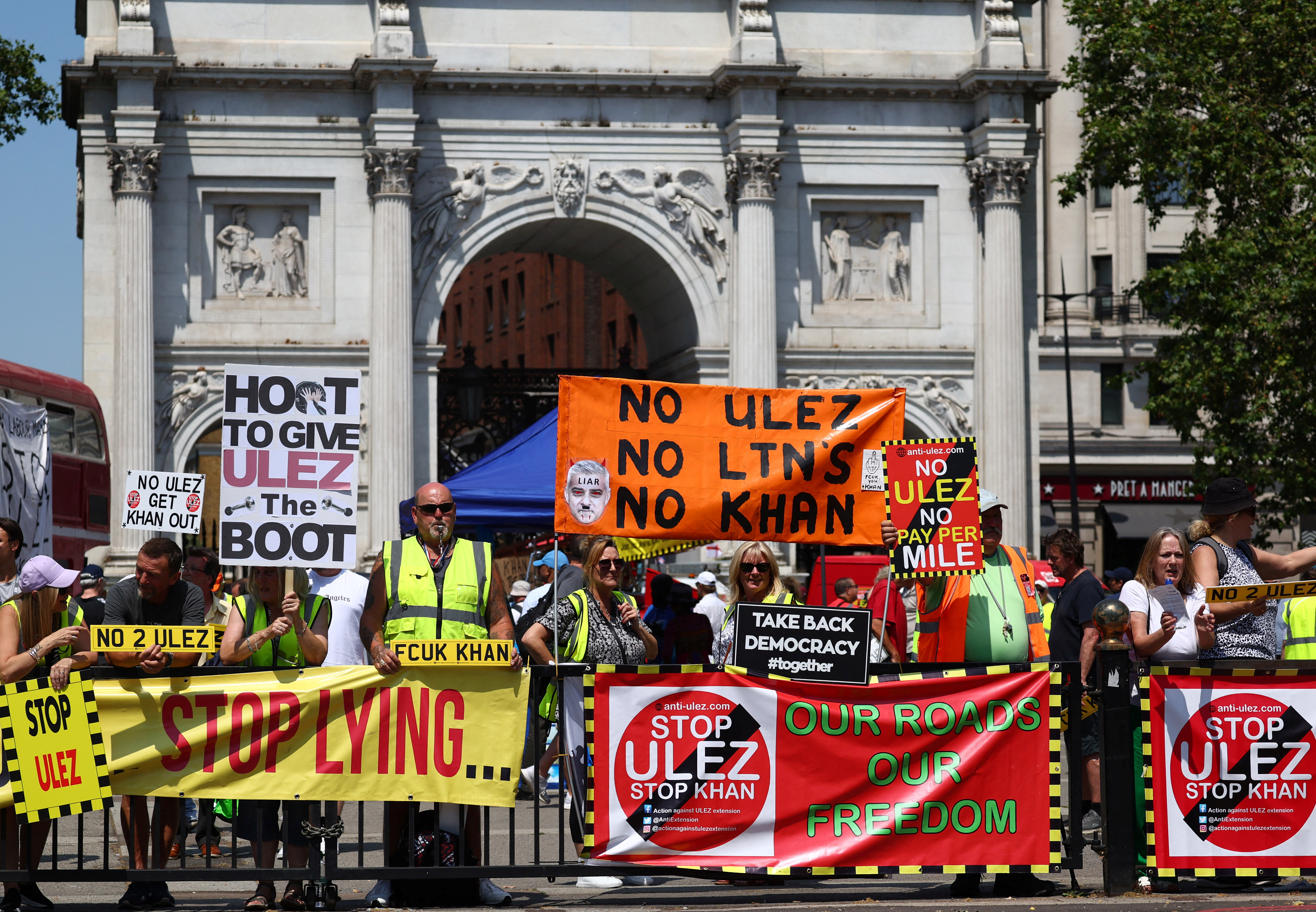 Protest against proposed upcoming expansion of ULEZ tariff on vehicle emissions in London
