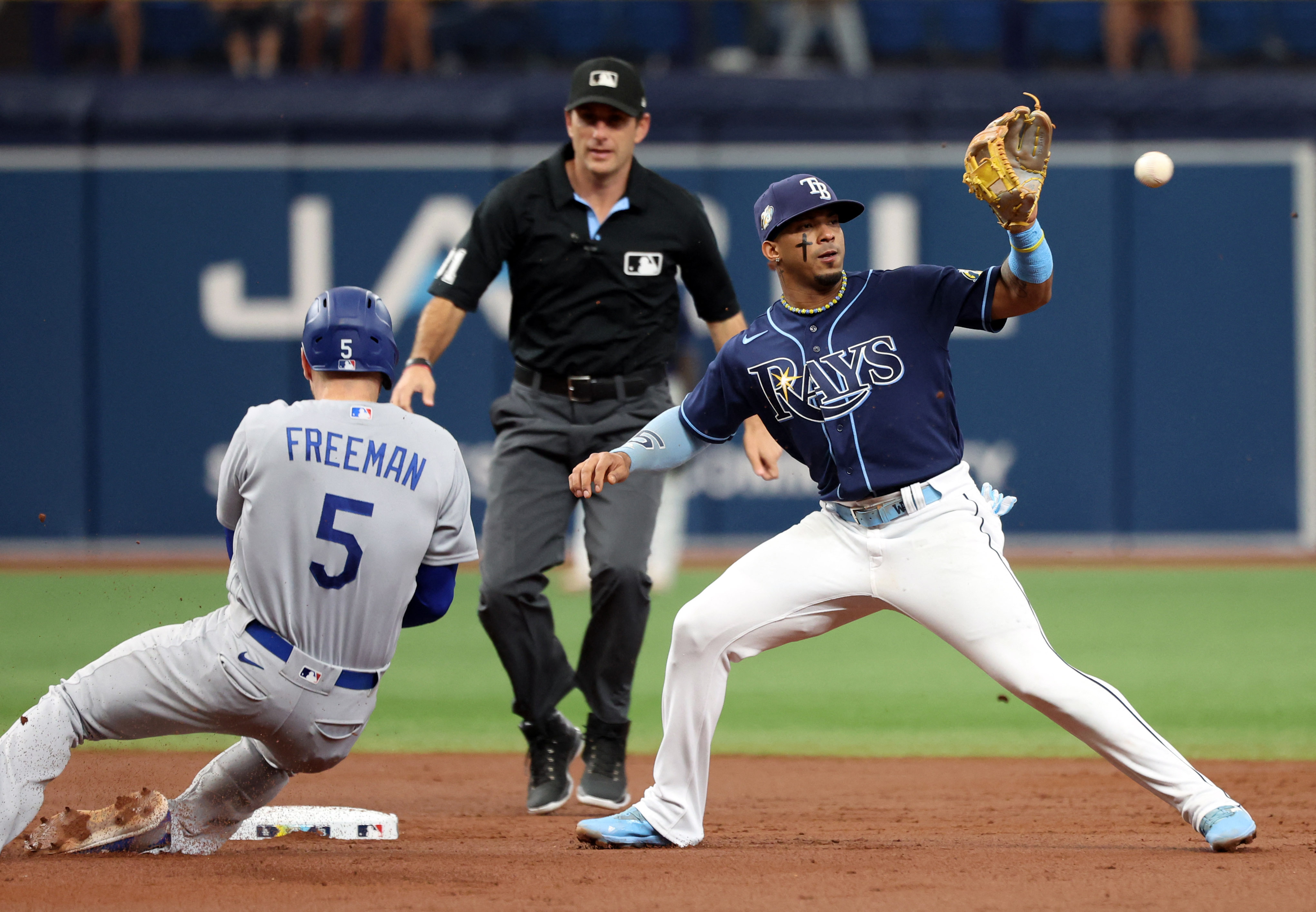 Why Freddie Freeman in a Dodgers uniform marks a loss for baseball : r/ baseball