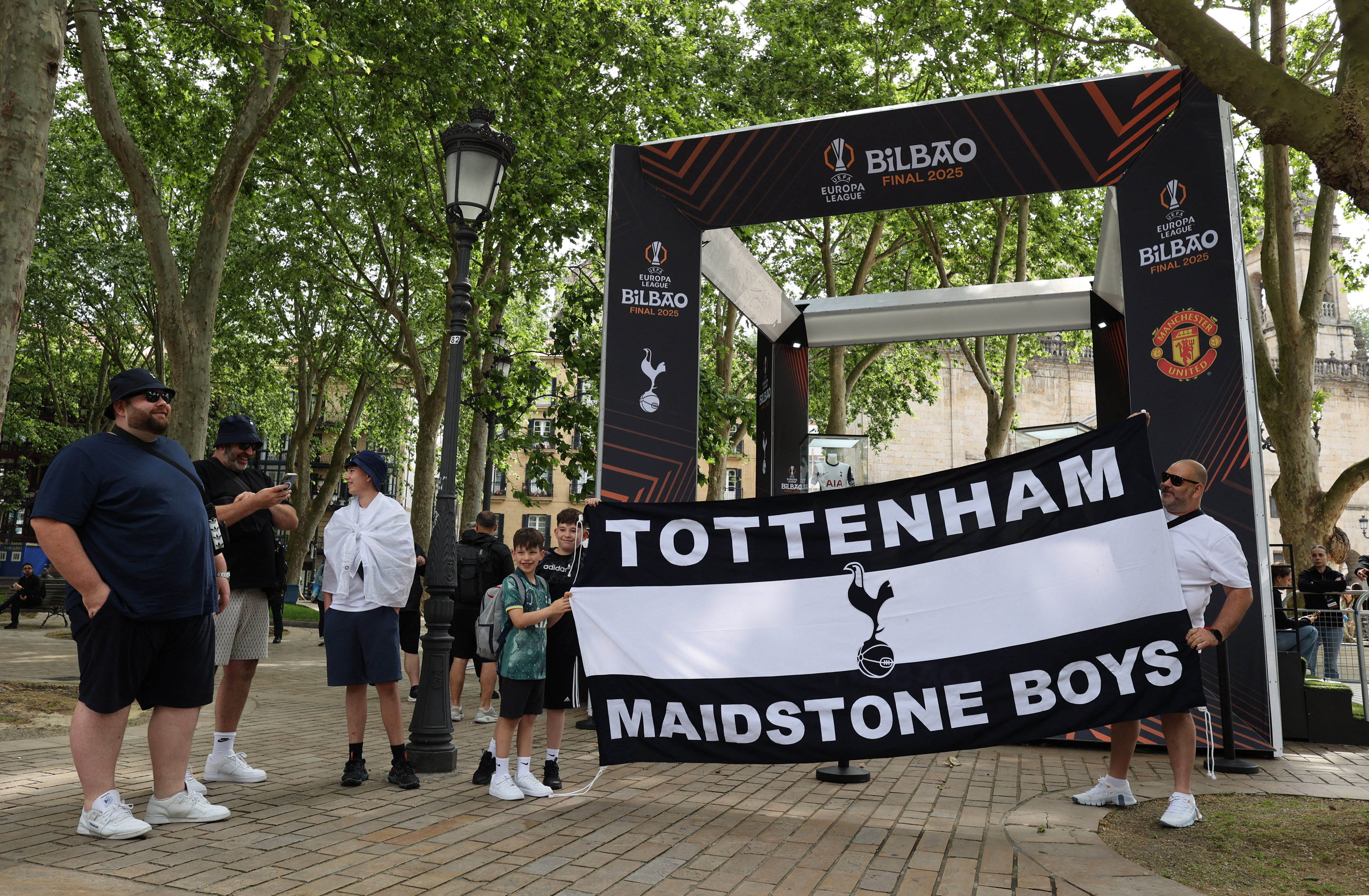 Breaking news Tottenham Hotspur secured a 1-0 victory over Manchester United in the 2025 UEFA Europa League final, held today at San Mamés Stadium in Bilbao, Spain
