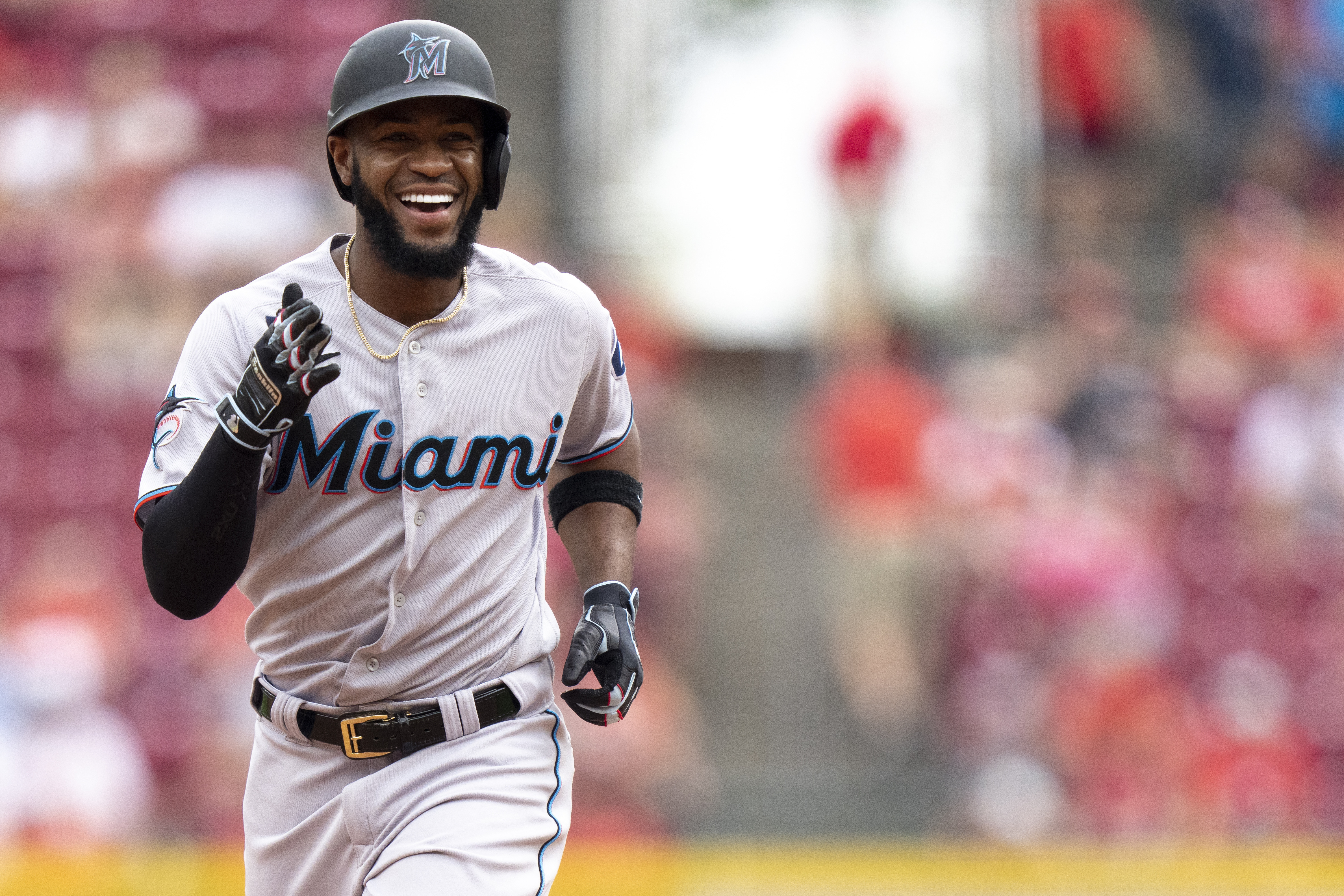 Bell, De La Cruz's HRs help Marlins rally past Reds 5-4