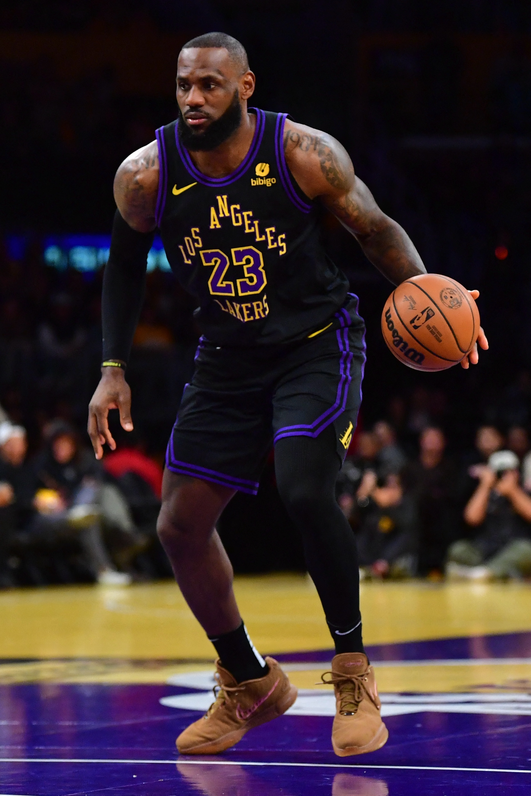 LeBron James tops 39,000 points as Lakers rout Jazz