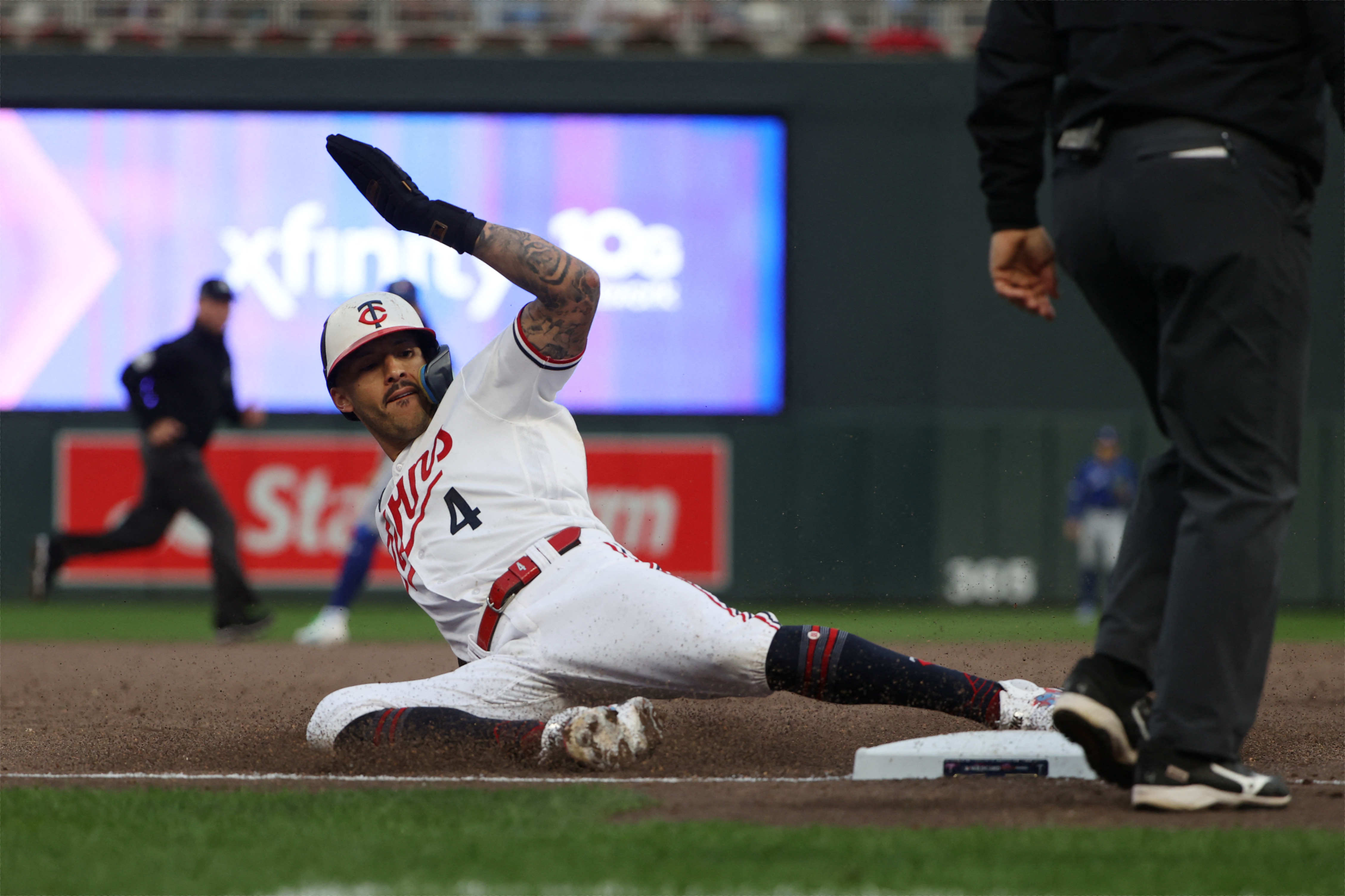 MLB wildcard roundup: Minnesota Twins win first postseason series