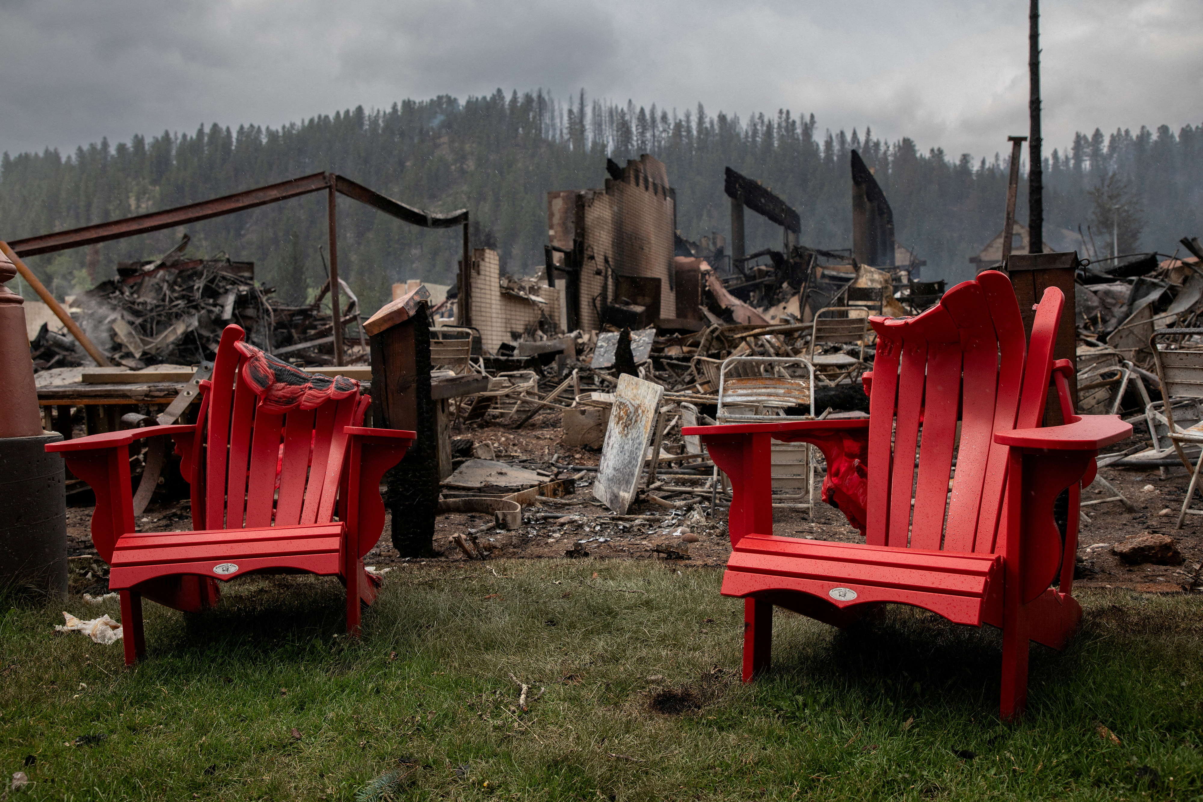 In pictures: Wildfire devastates Canadian tourist town - July 31