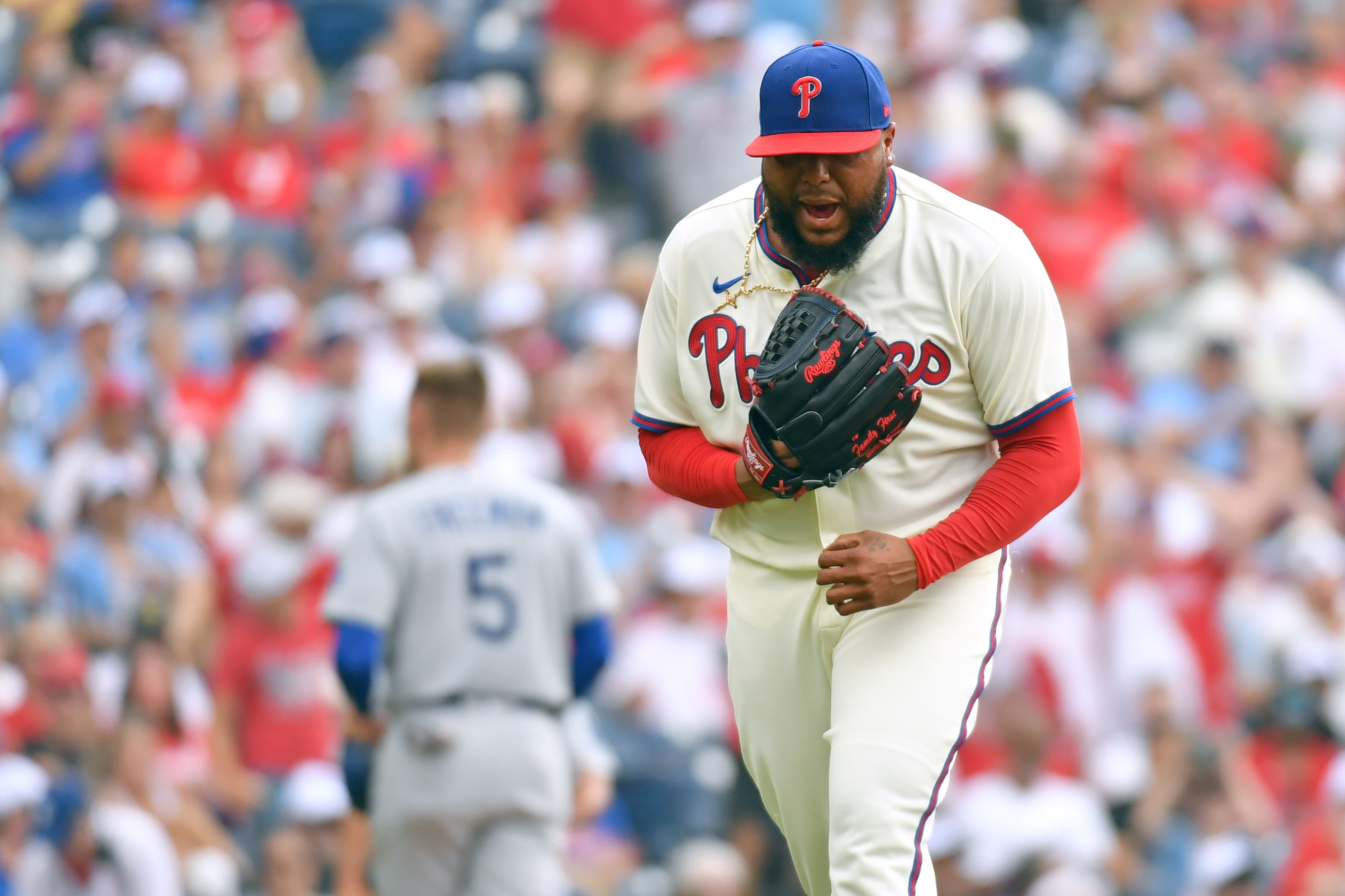 Castellanos' homer helps Phillies to series win over Dodgers