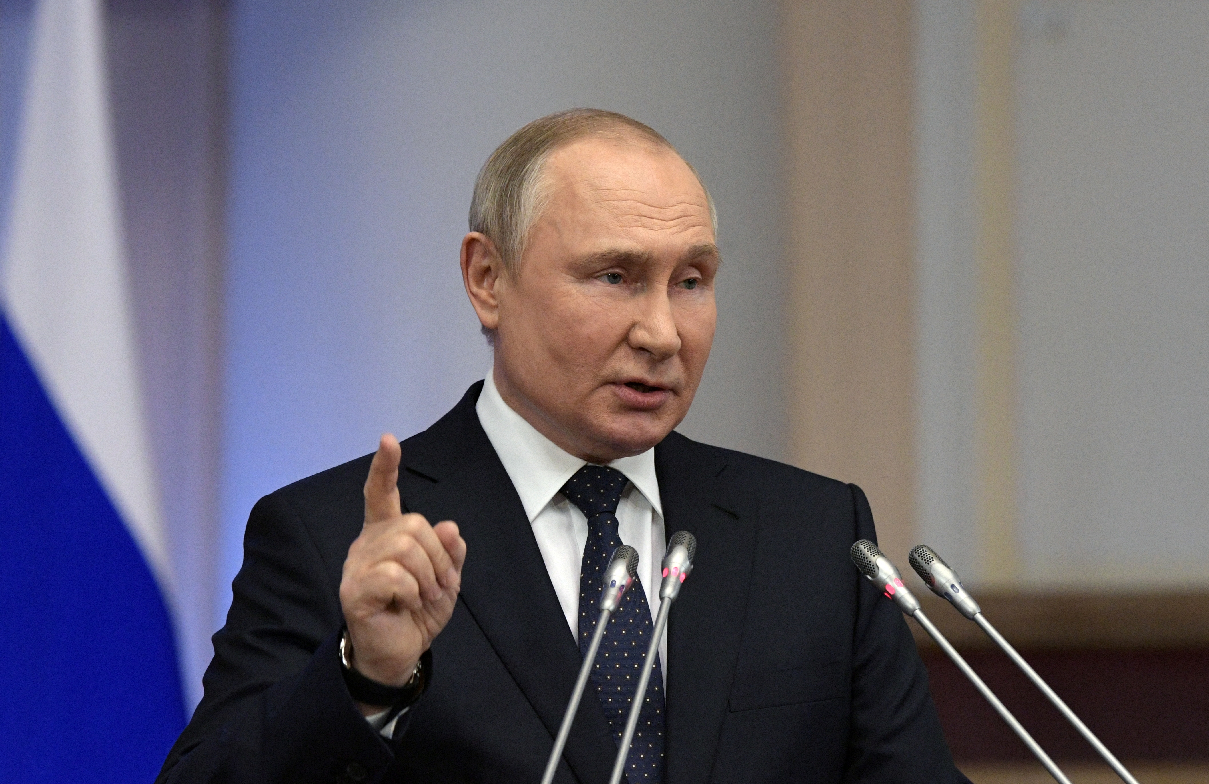 Venäjän presidentti Vladimir Putin pitää puheen lainsäätäjien neuvoston kokouksessa liittokokouksessa Pietarissa