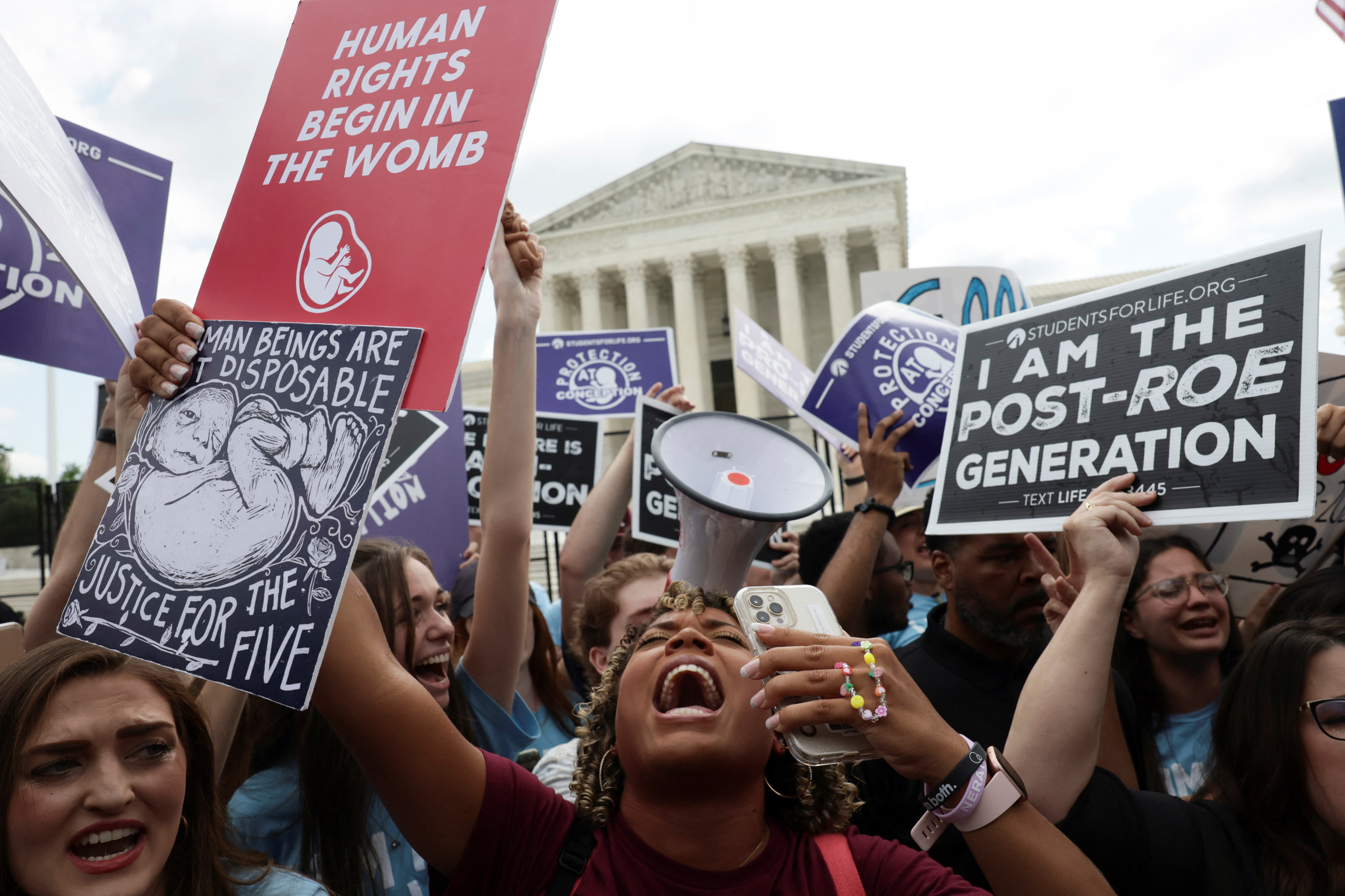 U.S. Supreme Court overturns Roe v. Wade ends constitutional